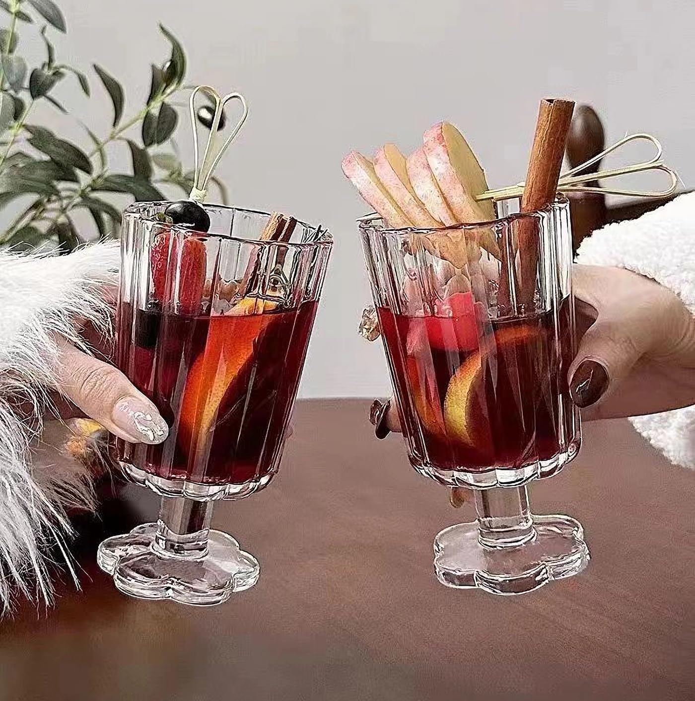 Fuß Eisbecher Trinkgläser Set von 2 (Durchsichtig), Blütenblatt Stil Glas Becher, geeignet für Saft, Eis, Cocktails, Dessert Mehr.