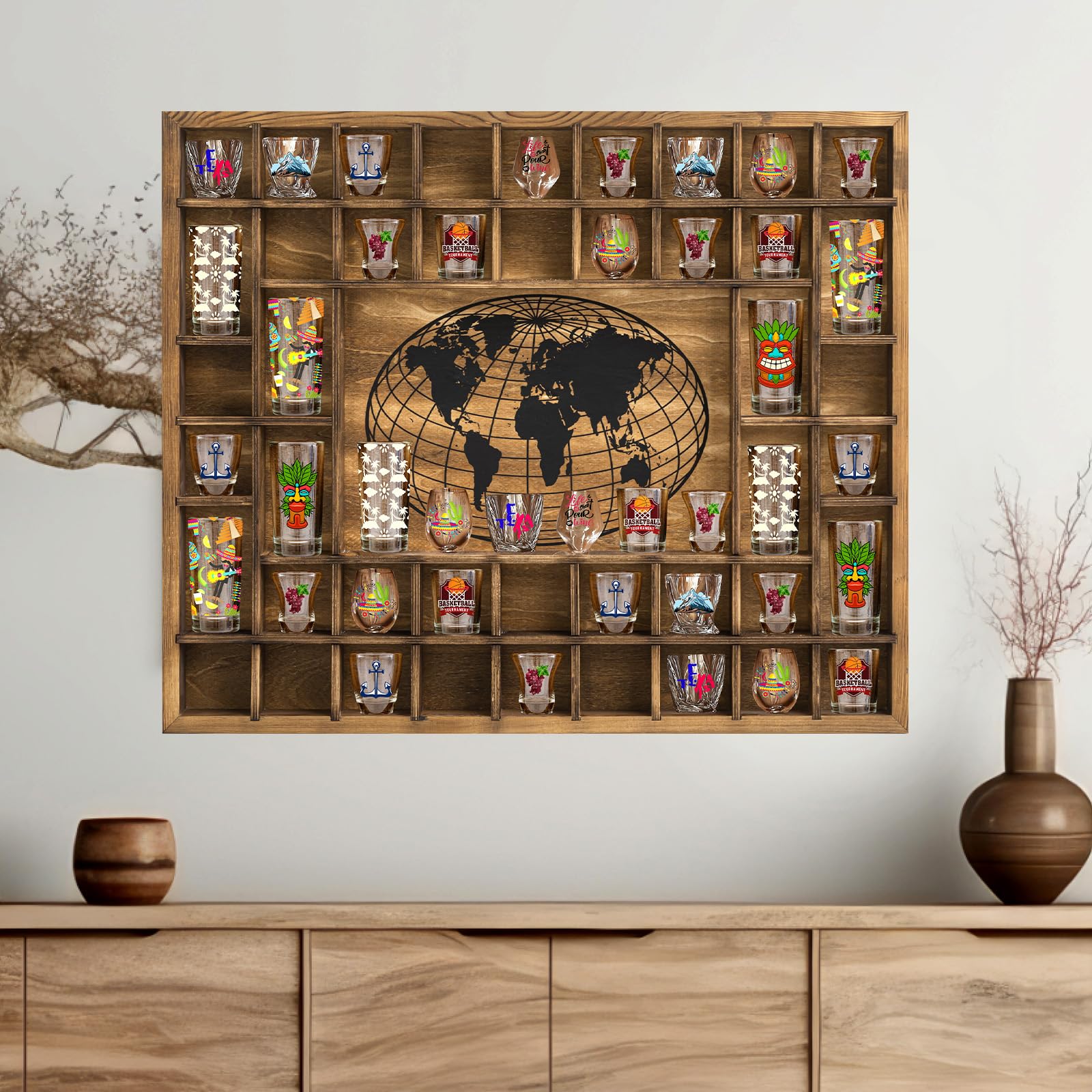 GlikCeil Große Weltkarte mit 44 Fächern, Schnapsglas-Vitrine, 71,1 x 58,9 cm, rustikaler Holz-Schnapsglashalter für 2 Größen, Weinglas, Bar, Regal, Organizer, Wandhalterung, Aufbewahrung,