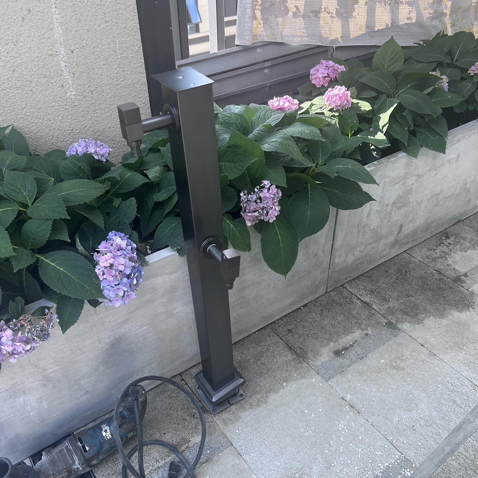 Robinet Exterieur Jardin Colonne d'eau,Colonne d'eau sur Pied avec Robinet, Acier Inoxydable 304, avec Conception à Crochet,pour l'irrigation et Le Lavage des fermes.