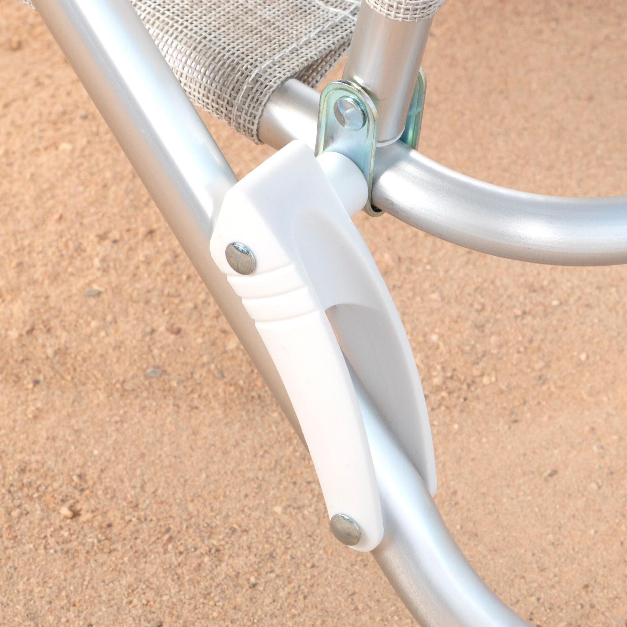 AKTIVE Klappbarer Strandstuhl, 8 Positionen, Beige, 48 x 49 x 82 cm, Inklusive gepolstertem Kissen, Tragegriffe, Belastbar bis 110 kg, Stühle mit Verstellbarer Rückenlehne, Mehrere Positionen (62668)