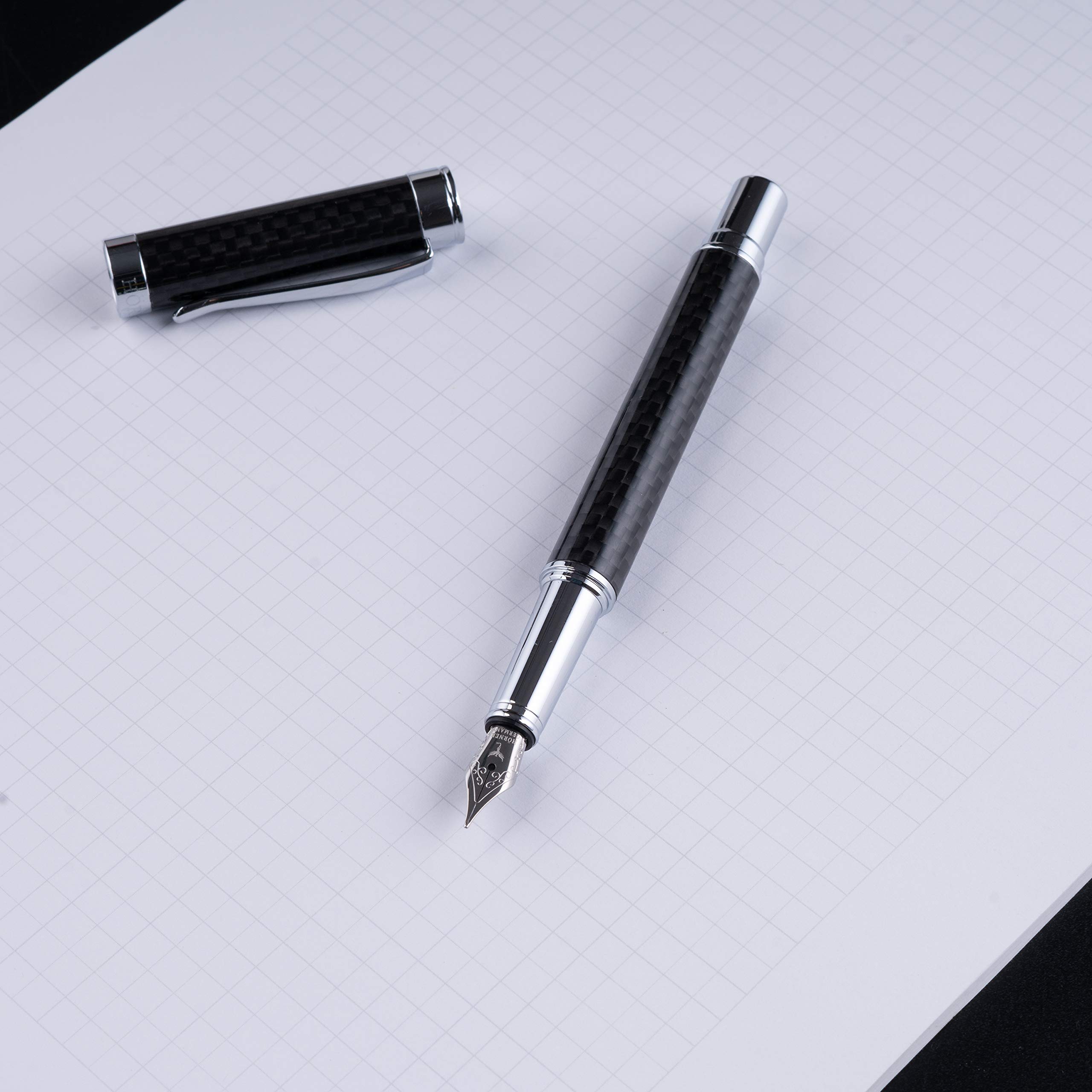 Hörner ONE - Hochwertiger Füllfederhalter aus Carbon I Premium Geschenkbox I Tinte in Schwarz I Luxus Design I Edel Feder Made in Germany I Attraktiver Stift für Herren und Damen