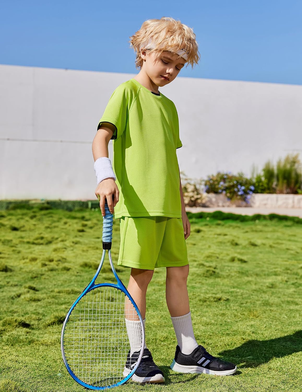 Arshiner Boys Loose Athletic Shorts Set Performance Crew Neck T-Shirt and Mesh Short 2 Piece Outfit for Active Kids