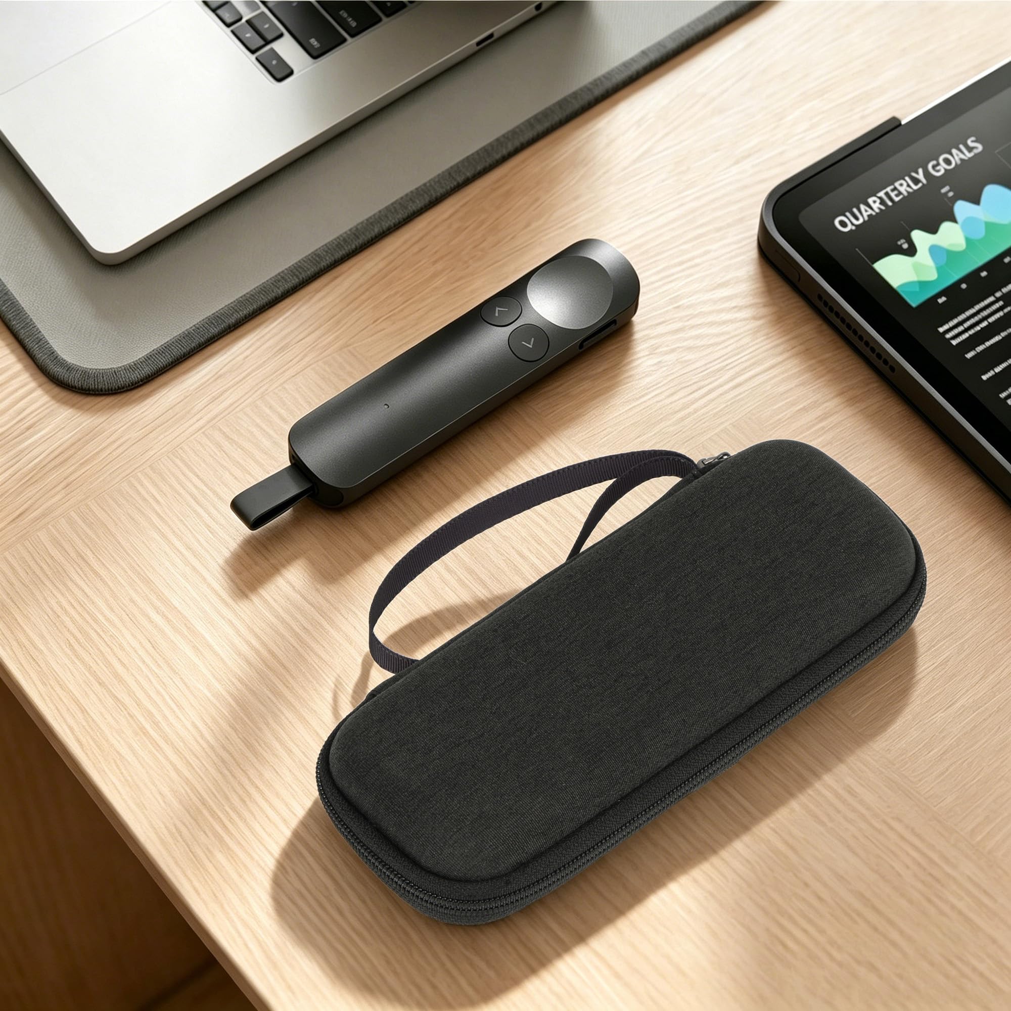 Geekria Hartschalen-Reisekoffer, kompatibel mit Logitech Spotlight 2, Tasche für Präsentationsfernbedienung (Dunkelgrau)