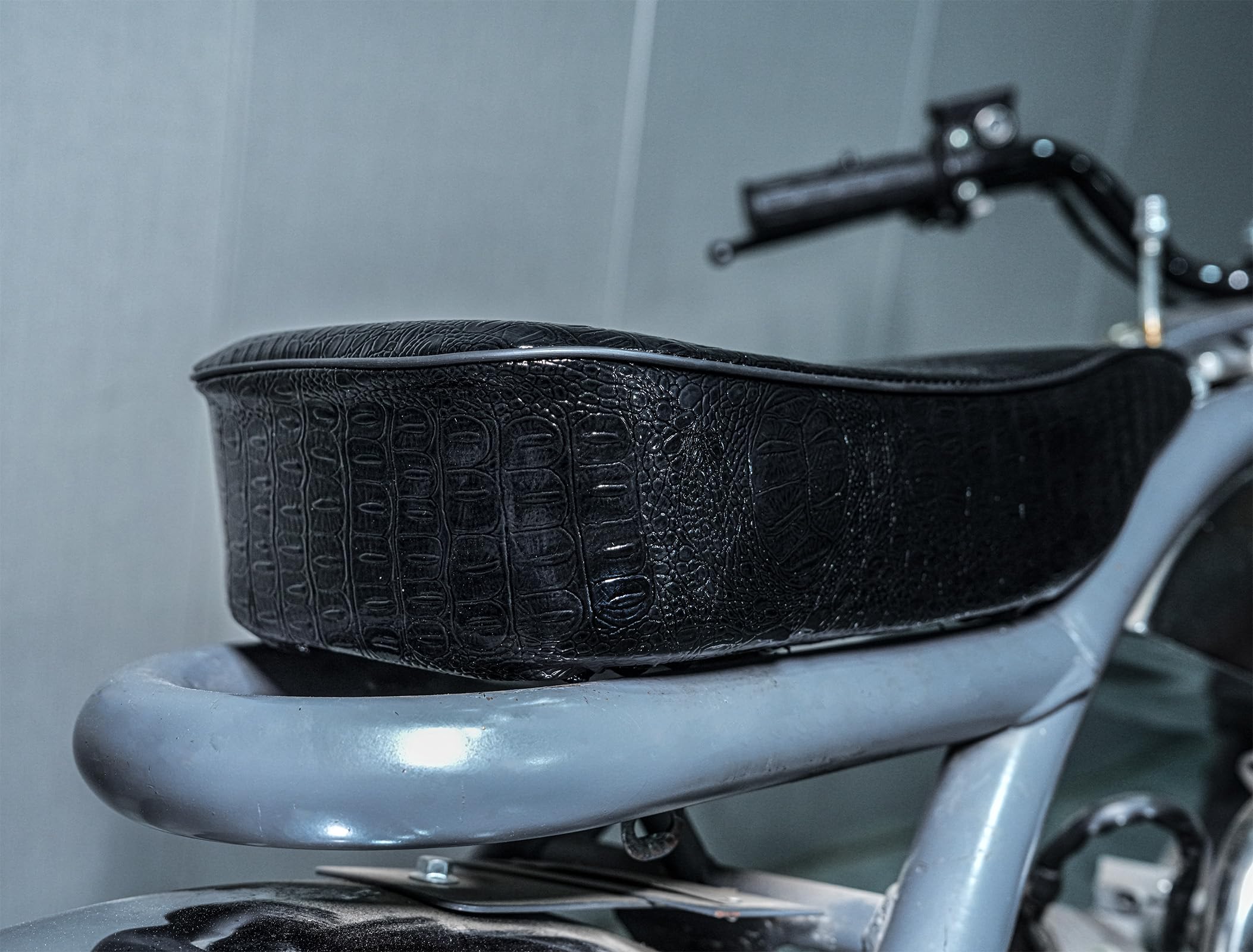 Amazon.com: JMCHstore Black Crocodile-Texture 17'' Seat for