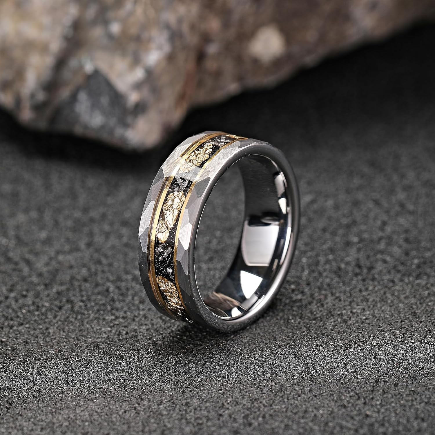 Mens Tungsten Carbide Wedding Bands 8mm Black Hammered Edge Gold Foil Inly Durable Scratch Proof Stainless Steel Cool Promise Ring for Him Comfort Fit