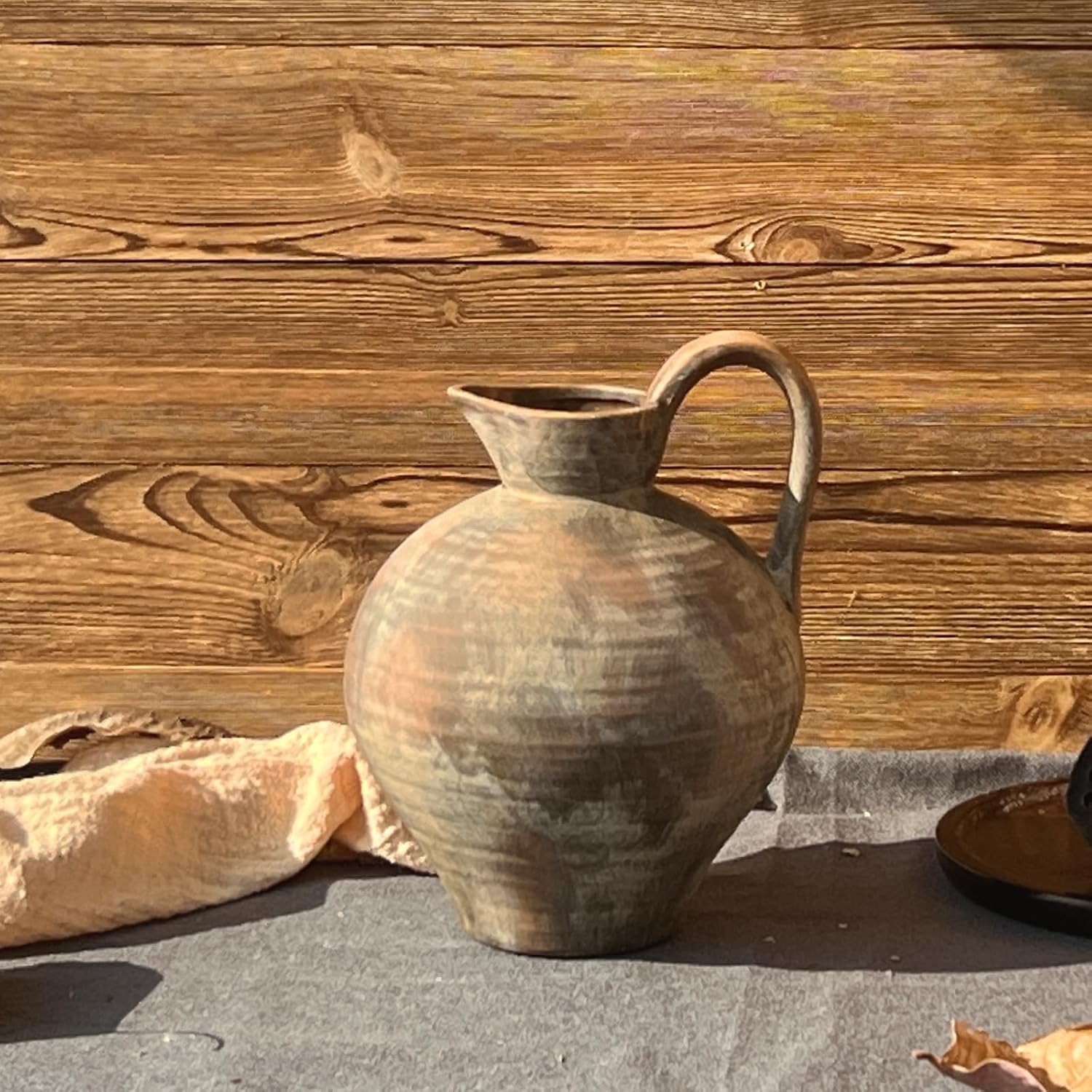 Ceramic Rustic Farmhouse Vase with Handle, 8.7 Inch Brown Vintage Vase, Rustic Ceramic Pottery for Home Decor, Farmhouse Decor Centerpiece for Kitchen, Living Room, Entryway