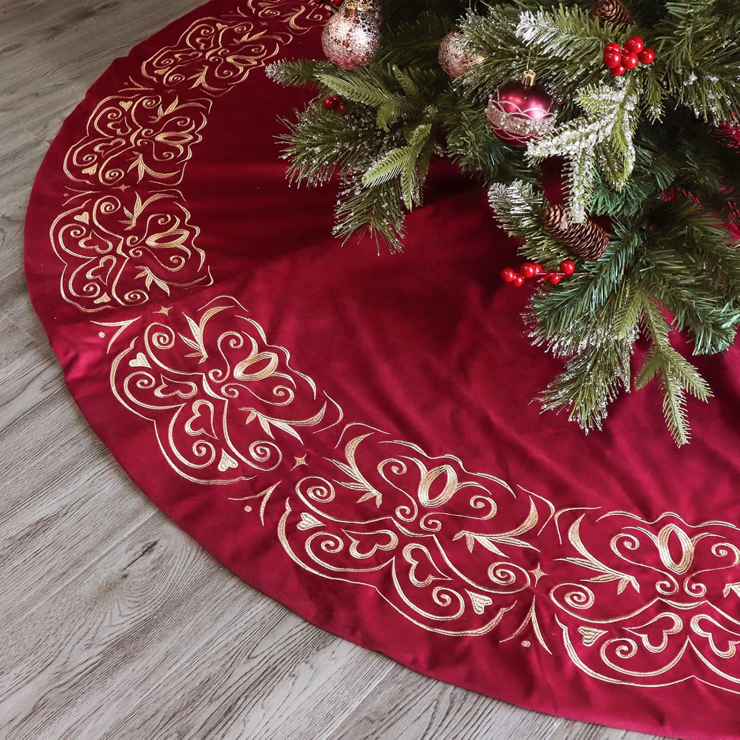 Christmas Tree Skirt, 72 inch Extra Large Velvet Fur Plush Red Tree Skirt, Xmas Tree Skirts with Gold Embroidered for Merry Christmas Party Large Christmas Tree Holiday Decorations