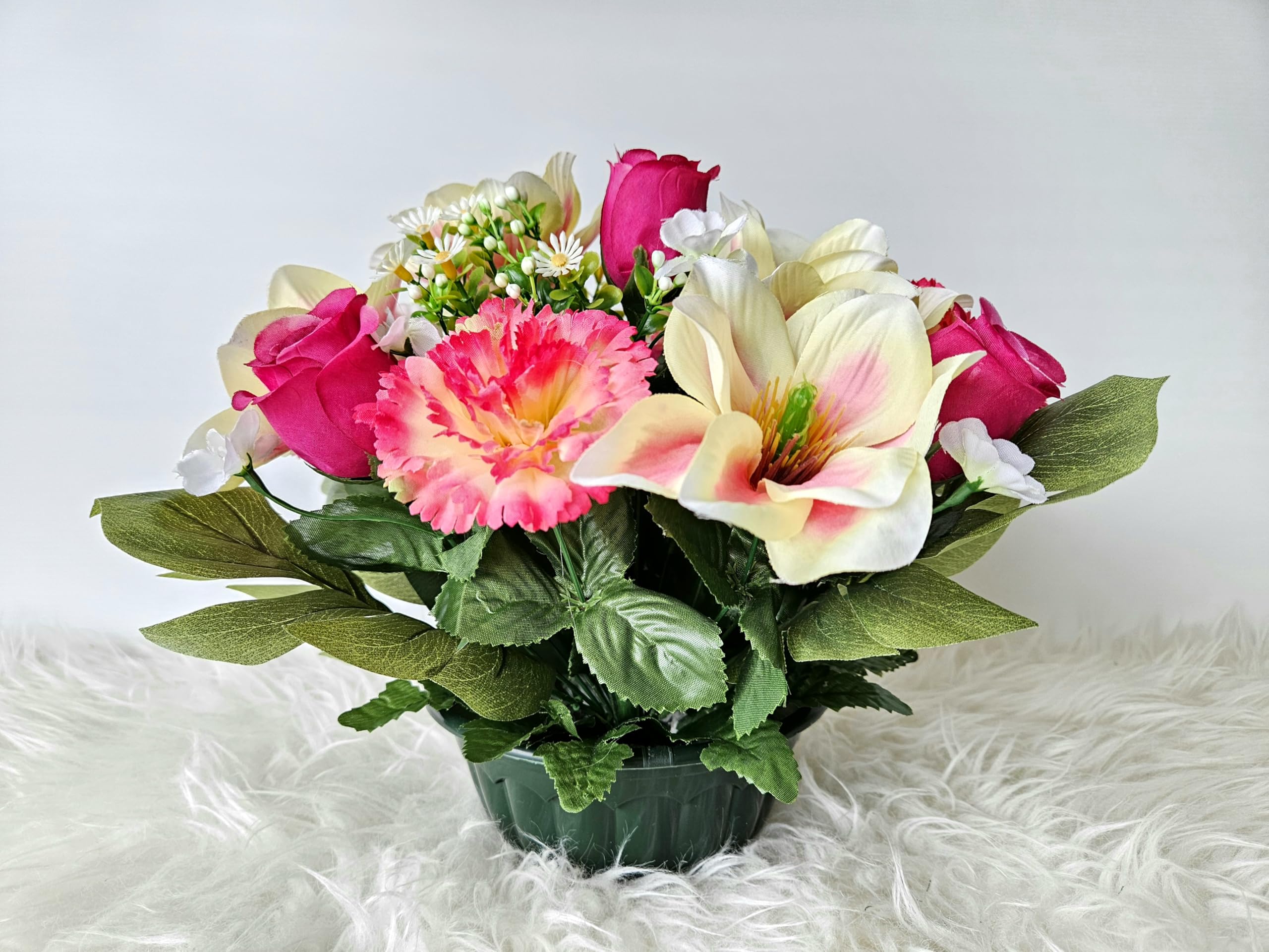 Composition de Fleurs Artificielles, Lesté Ciment pour Une Très Bonne Tenue à L' extérieur. Réalisé par Nos Soins, Fleurs de Qualité.