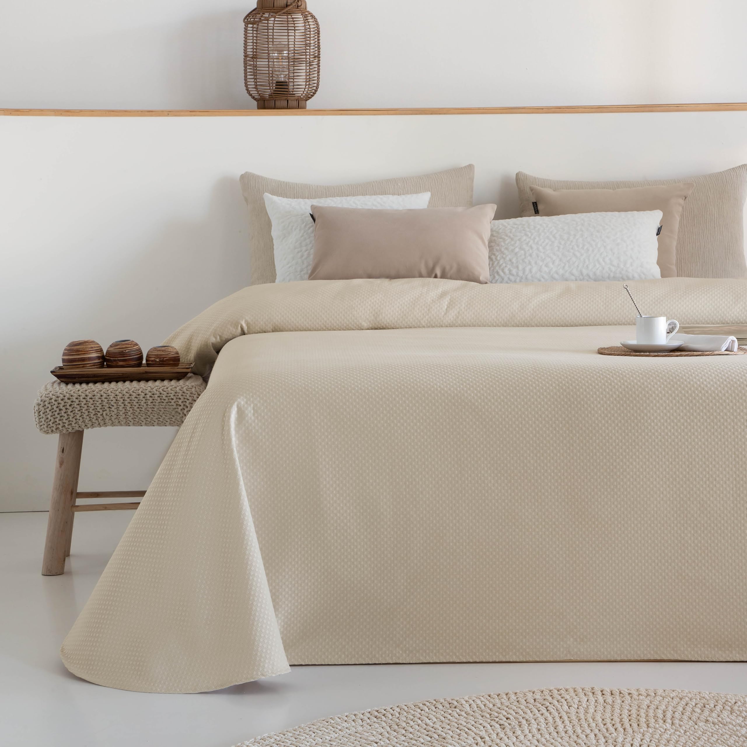 Fundeco | Colcha de Verano Jacquard Cuadros Pequeños Ligera y Transpirable | Alta Resistencia Lavado 60°C | Ideal Hostelería y Hogar | Esquinas Redondeadas (Lionel Beige)