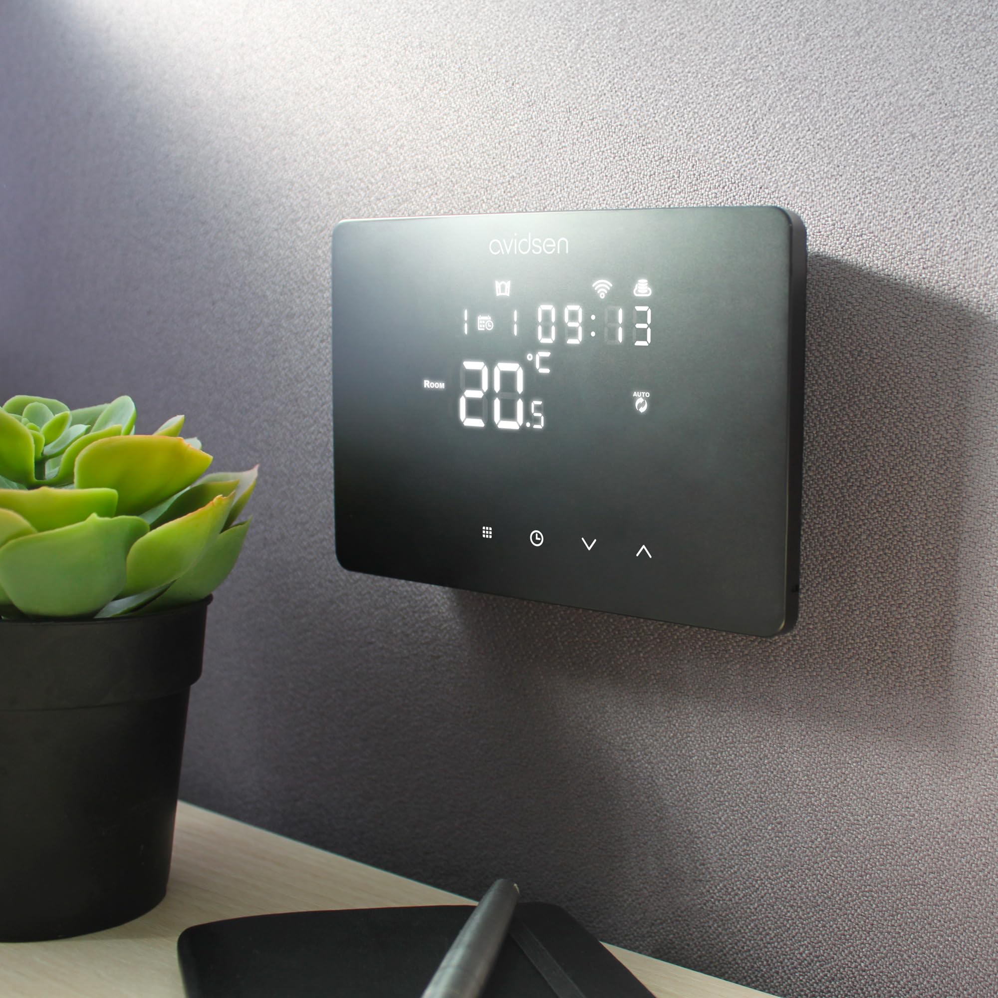Avidsen WLAN‑Raumthermostat Schwarz für Heizkessel, App‑Steuerung | Schwarz | 230 V | potentialfreier Kontakt | 2,4 GHz WLAN | Wochenprogramm | 0,5 °C | Frostschutz | Touchdisplay
