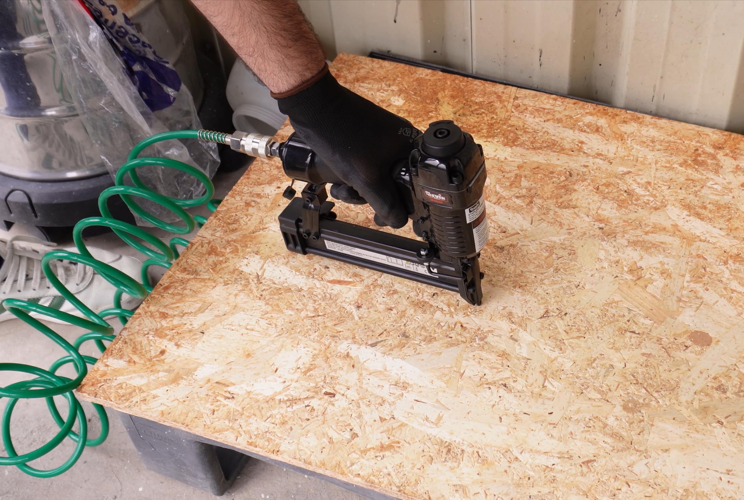 CEVIK PRO - CA-PRO104SILENT - Compresor Aire Silencioso - 68 dB - 100 litros - 4HP - Máx 9 Bar - 493 l/min - Sin Aceite - Dos Salidas de Aire - Compacto y Portátil - Compresor de Pintura y Neumática