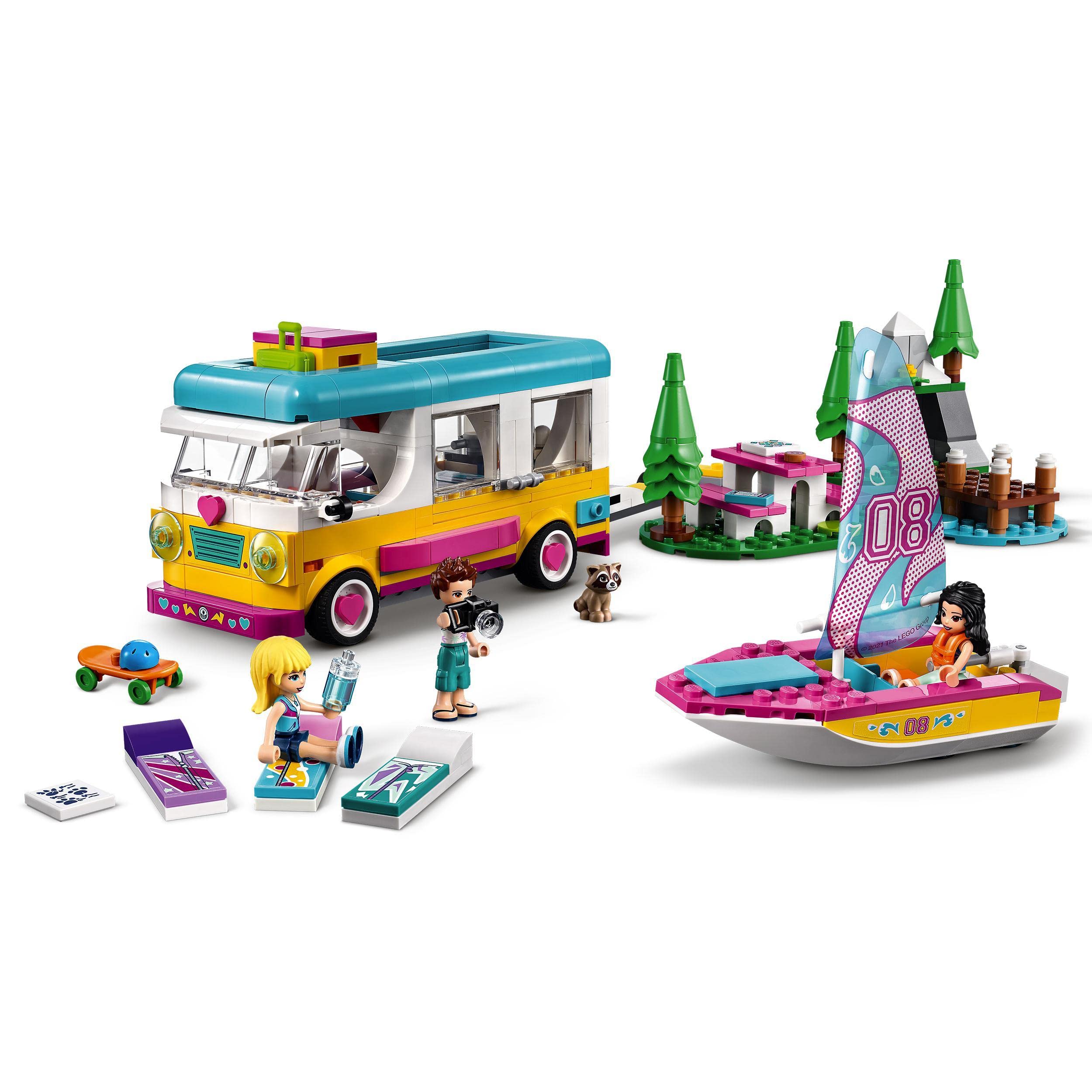 LEGO 41681 Friends Wohnmobil- und Segelbootausflug, Camping Spielzeug für Jungen und Mädchen mit Wohnmobil und Boot