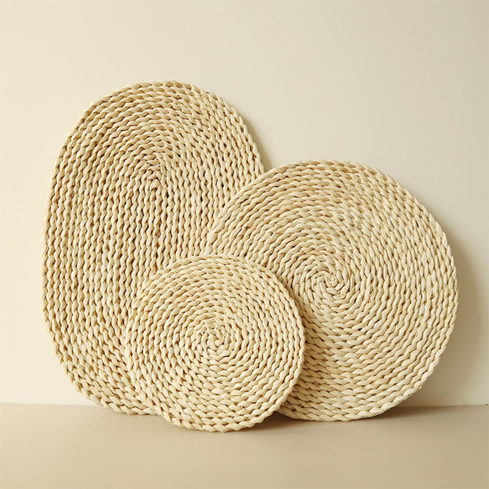 Platzset aus gewebten Maisstrohhalmen im Landhausstil | Tischdekoration im rustikalen Stil | Runde Platzsets für den täglichen Gebrauch und Feste, 4 Stück, 30 cm (6 Stück 35 cm (13,7 Zoll))