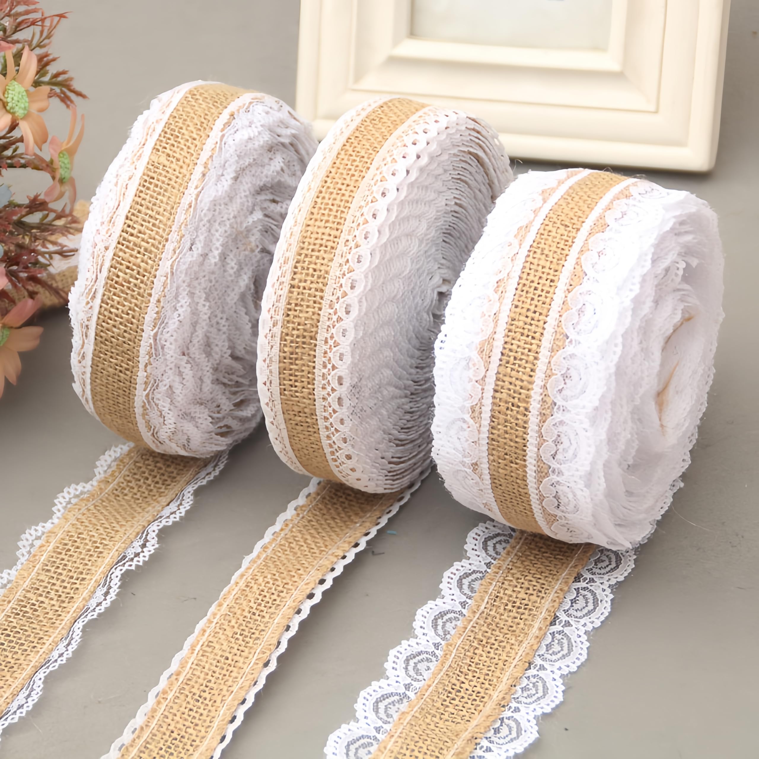Wstążka z juty i płótna jutowego, Wstążka jutowa z białą koronką 2,5 cm x m/5 m