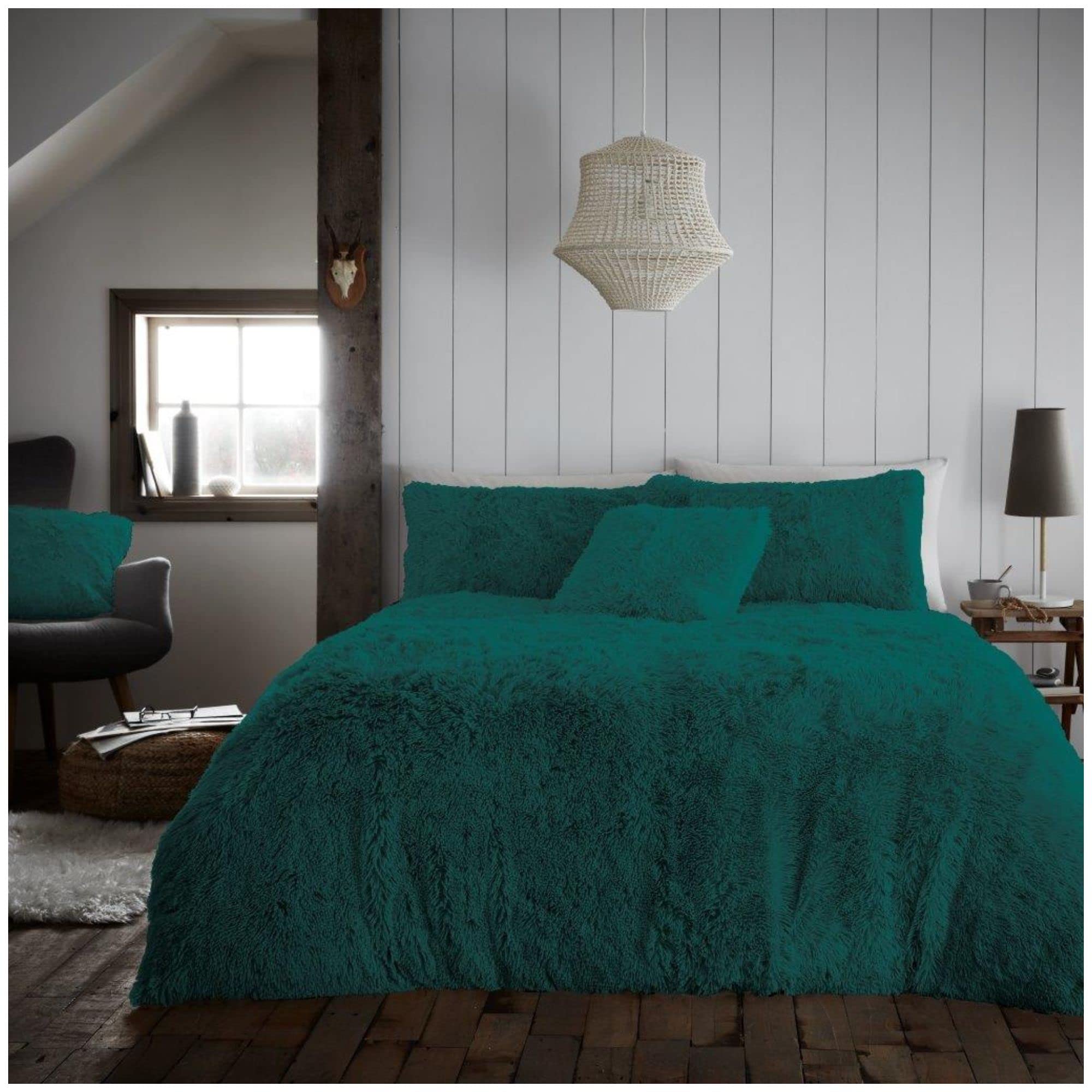 VELVETIO Teddy Bear Hug and Snug Duvet Set & Pillowcases, Fluffy Fur Fleece Bedding Quilt Cover, Super Soft Cuddle Sherpa warm Comforter Bedset, 3Pc Double Size Duvets, Green