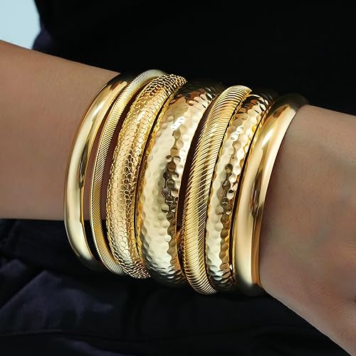 Miniatura 8 de YEEZII Pulseras de oro para mujer, 7 piezas chapadas en oro de 14 quilates, bohemias, indias, multiapilables, texturizadas, juego de pulseras