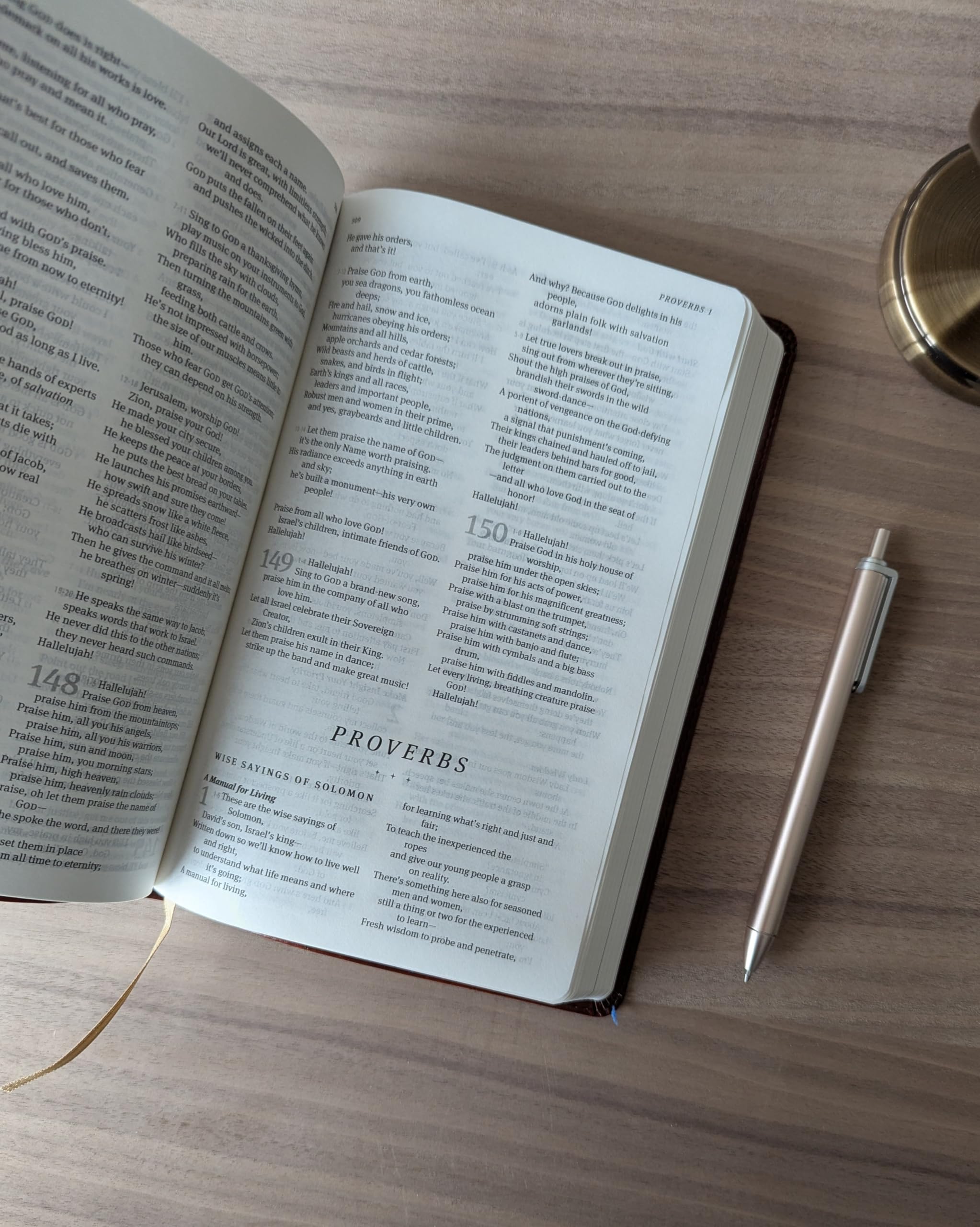 The Message Deluxe Gift Bible (Leather-Look, Dark Brown Gold Cross): The Bible in Contemporary Language - PT07