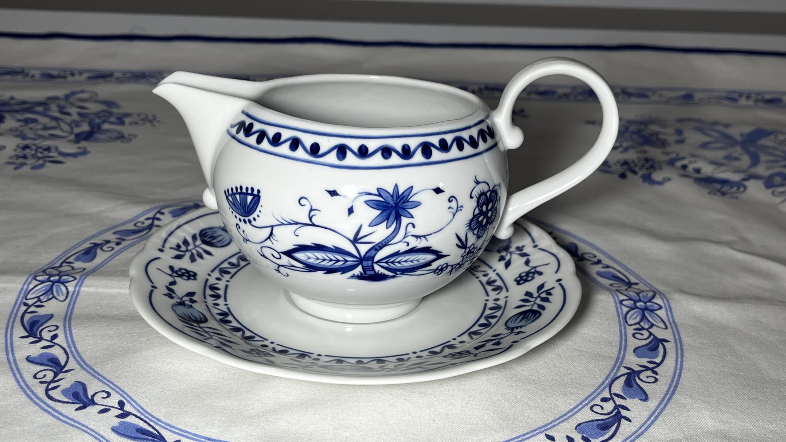 Generisch 2 tlg. Kahla Zwiebelmuster Porzellan Sauciere & Unterteller spülmaschinenfest, dishwashersafe