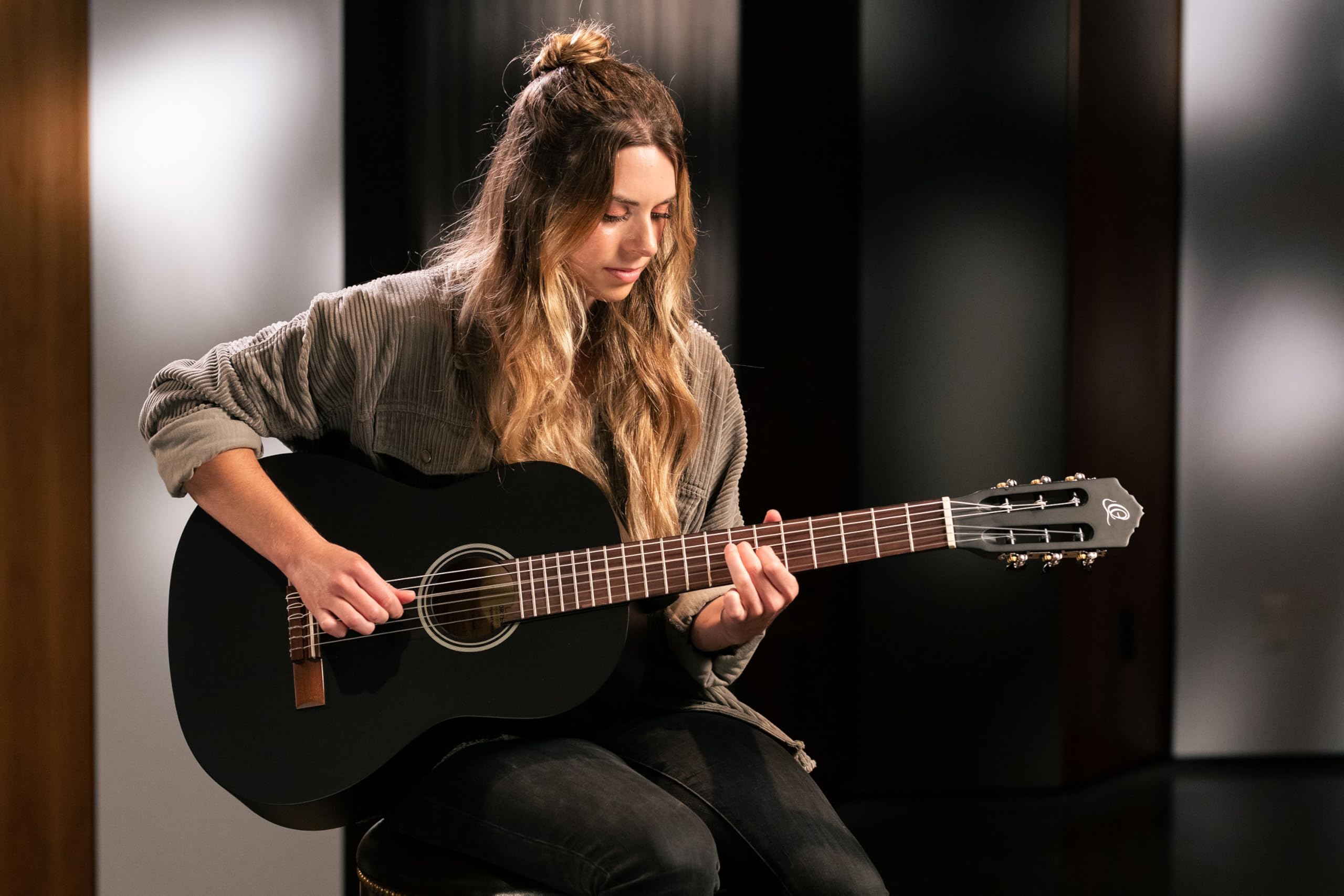 Ortega Guitars 4/4 Konzert Gitarre – Student Series – Fichte, Katalpa, Schwarz (RST5MBK)