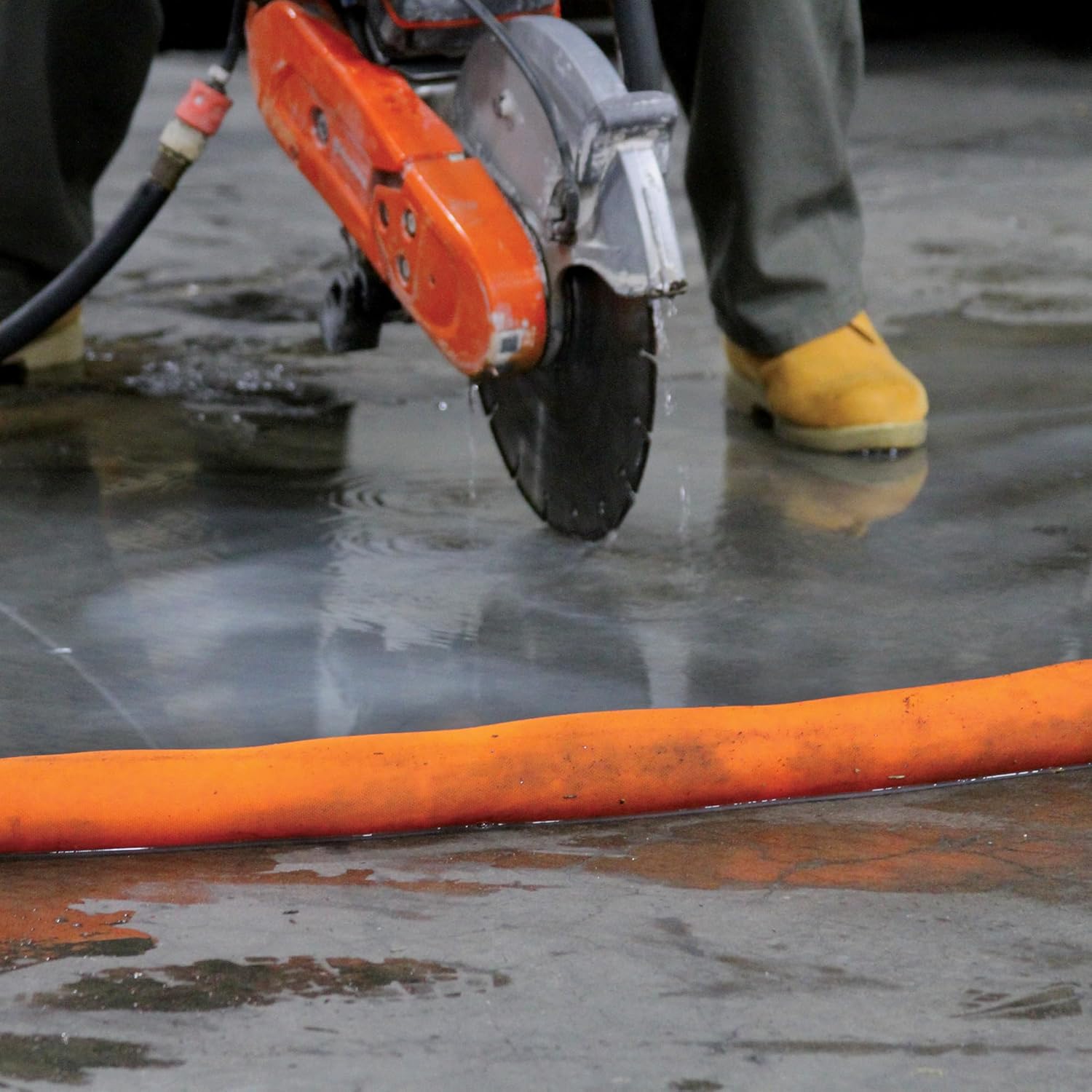 Quick Dam WUGG4-25 Indoor Water Dams – 25-Pack, 4 ft Each, Orange – Water Absorbing Barrier for Leaks, Spills, and Flood Control – Sandless Sandbags Alternative, Moisture Absorbers, Water Diverter