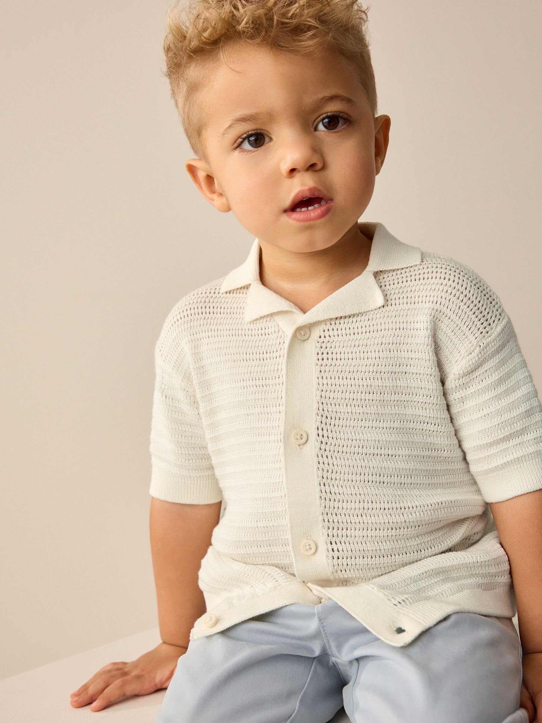 NEXT Garçon Polo en Maille 100% Coton à Manches Courtes texturé et col à Revers