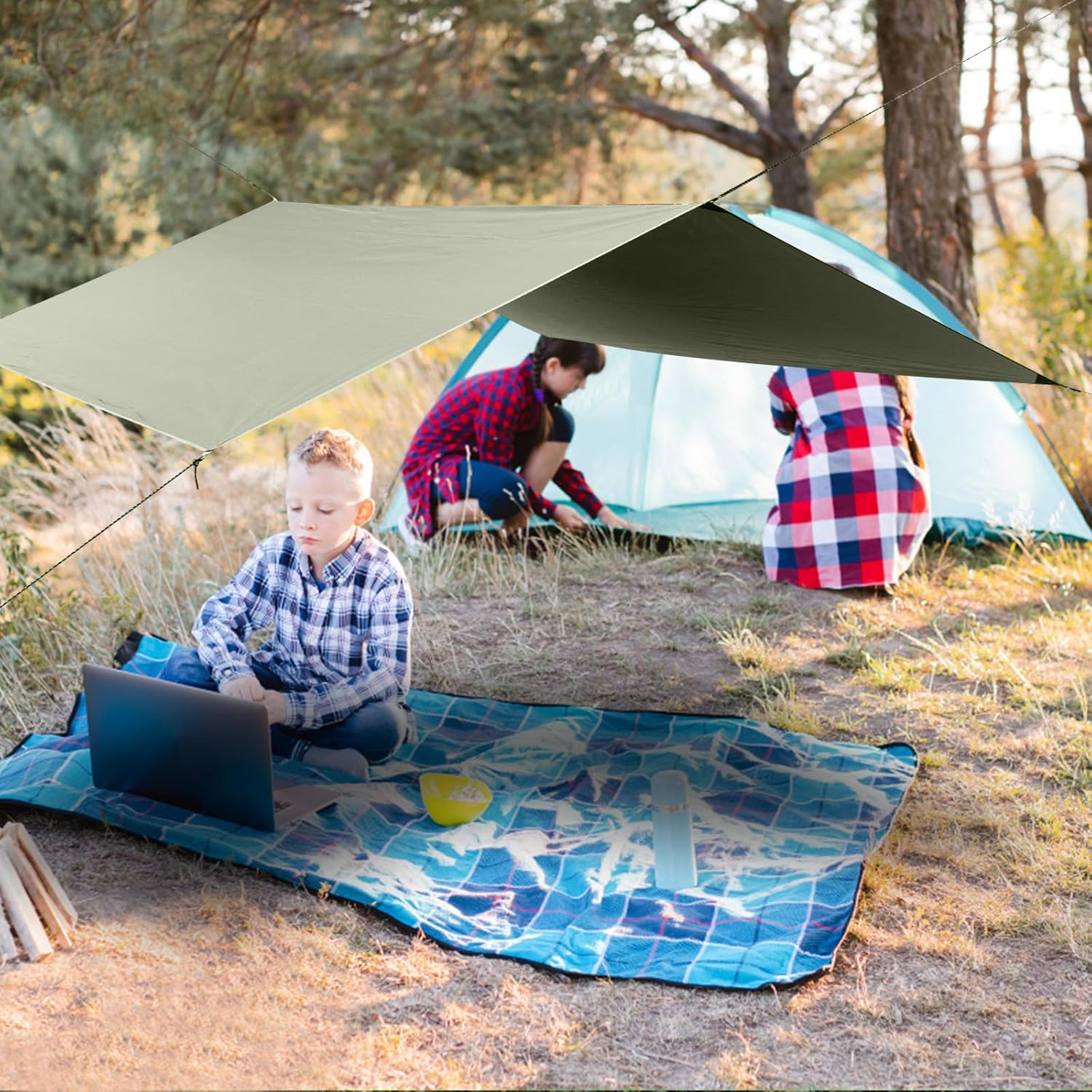 Luxshiny Water Resistant Outdoor Camping Tarp Tent Made of Sturdy Oxford Cloth with Rainproof Feature, Suitable for Parking and Picnic Use, Lightweight Shelter for 3-5 People
