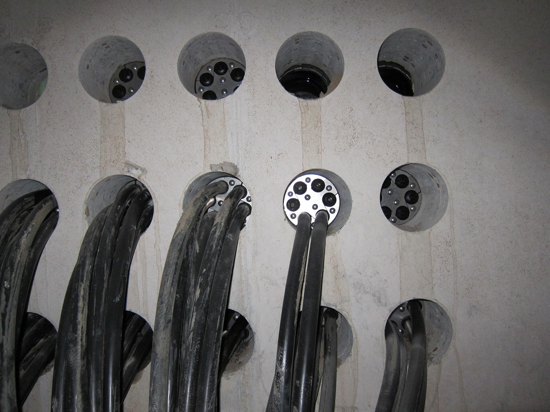 Ringraumdichtung mit Segmentringtechnik 200 mm, für 7x10-32 und 8x3,5-16,5 Kabel/Rohre, HRD200 SG