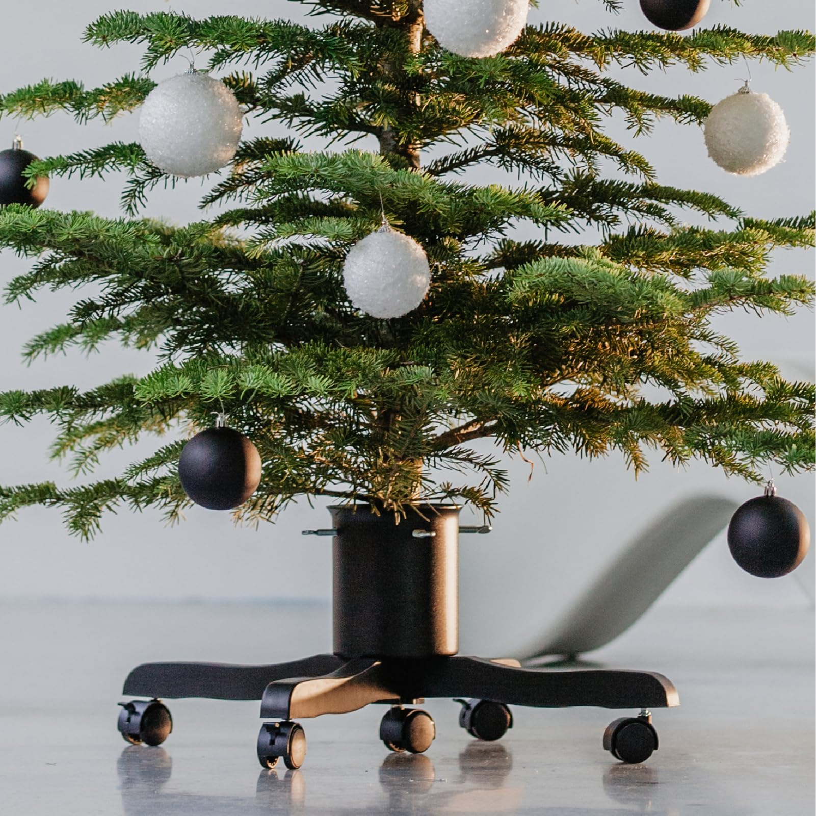 Support de sapin de Noël pour sapins et pins vivants avec réservoir d'eau et roues roulantes, base en métal robuste avec pieds en plastique, support de tronc réglable, décoration de fêtes – Vert