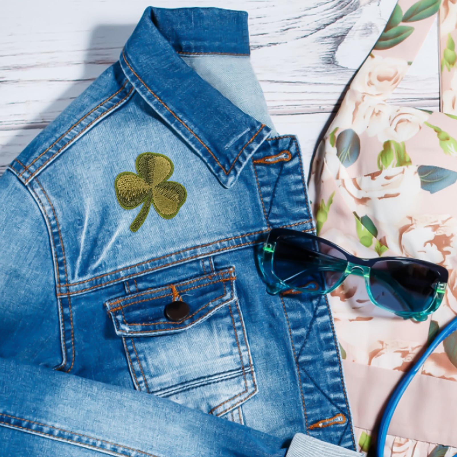 STOBOK 100pezzi Patches Ricamati Shamrock Per Capi e Accessori Toppe Termoadesive Per Riparazioni e Decorazioni Di Vestiti Jeans Cappelli Shirt