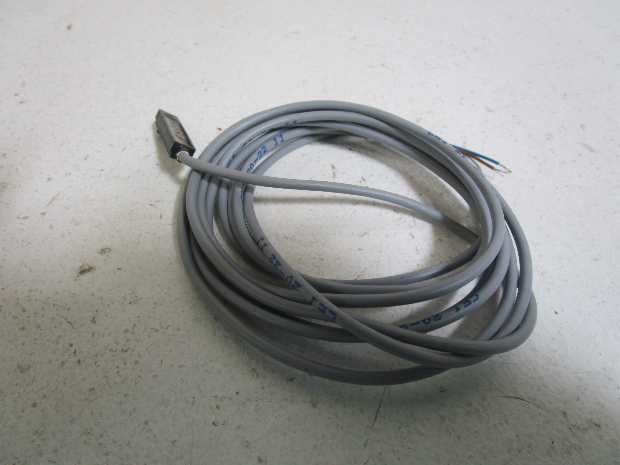 Camozzi cst-220 T Slot Reed, 2 Draht, 10 bis 110 VAC/DC, 2 m Kabel