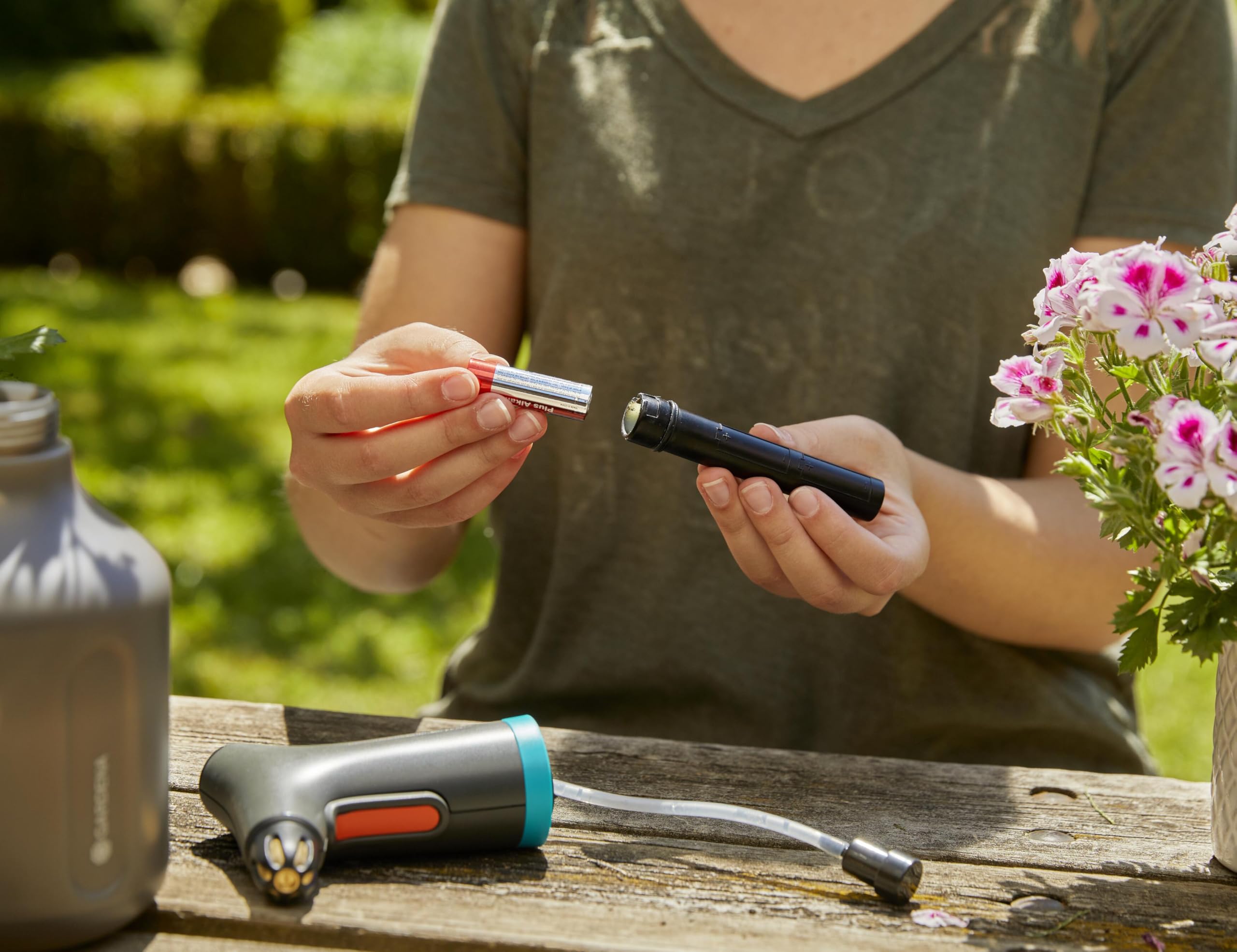 Gardena opryskiwacz z pompką 1 l EasyPump: Opryskiwacz z pompką z funkcją 360°, dysza mosiężna, duży otwór, przezroczysta konstrukcja, zintegrowana pokrywka dozująca, ze wskaźnikiem poziomu (11114-20)
