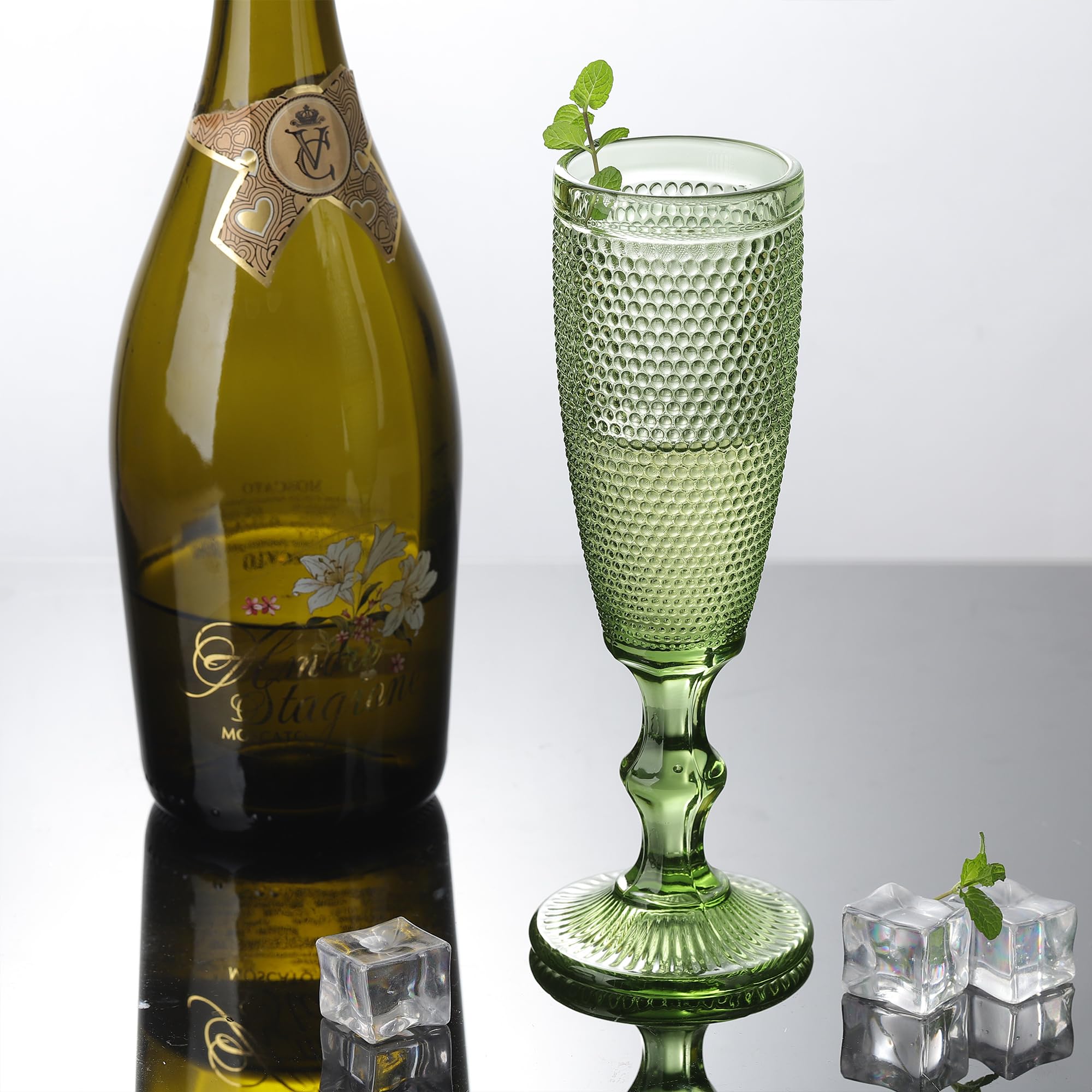 Joeyan Flûte à Champagne Vintage 150 ML Avec Petit Relief de Perles, Ensemble de 4 Verres à Champagne Verts, Flûtes à Champagne pour Mariages, Anniversaires, Fêtes, Passe au Lave-Vaisselle