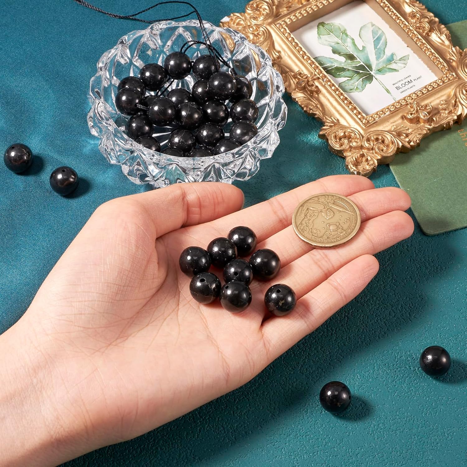 32pcs 12mm Natural Shungite Beads Natural Black Russian Shungite Polished Round Stone Chakra Beads Energy Healing Stone for Men Women Jewelry Making