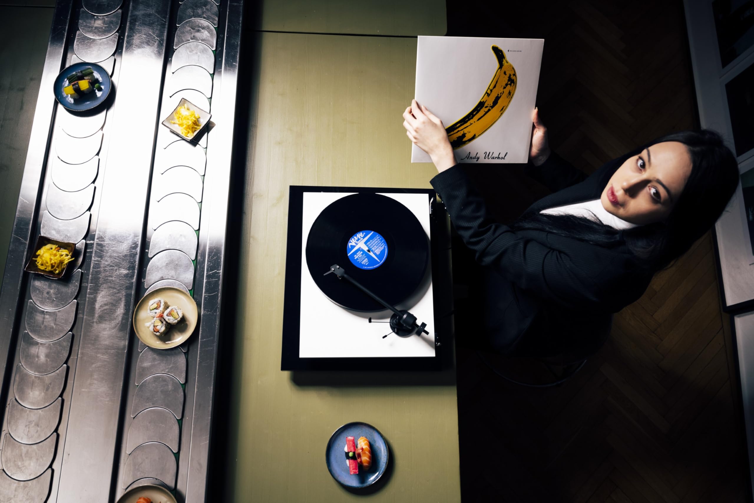 Pro-Ject E1, Plug & Play Einsteiger Plattenspieler mit elektronischer Geschwindigkeitsumschaltung, Auflagekraft und Anti-Skating voreingestellt (AT3600L, Schwarz) | Riemenantrieb - Elektronische Geschwindigkeitsumschaltung 33/45 - 8,6 Zoll Aluminium-Tonar