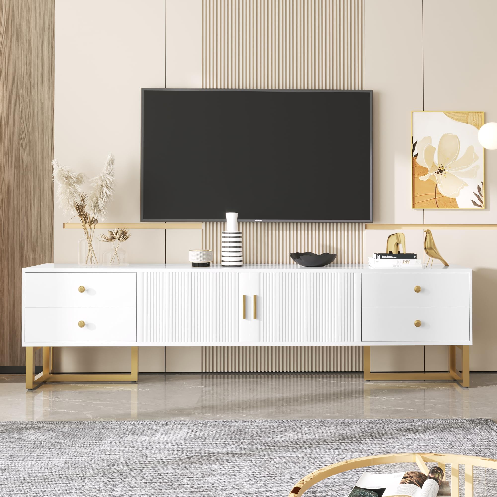 Moimhear TV-Schrank, niedriges Paneel mit strukturierter Tür, TV-Möbel mit Schubladen, goldenen Griffen und goldenen Füßen (weiß+Gold)
