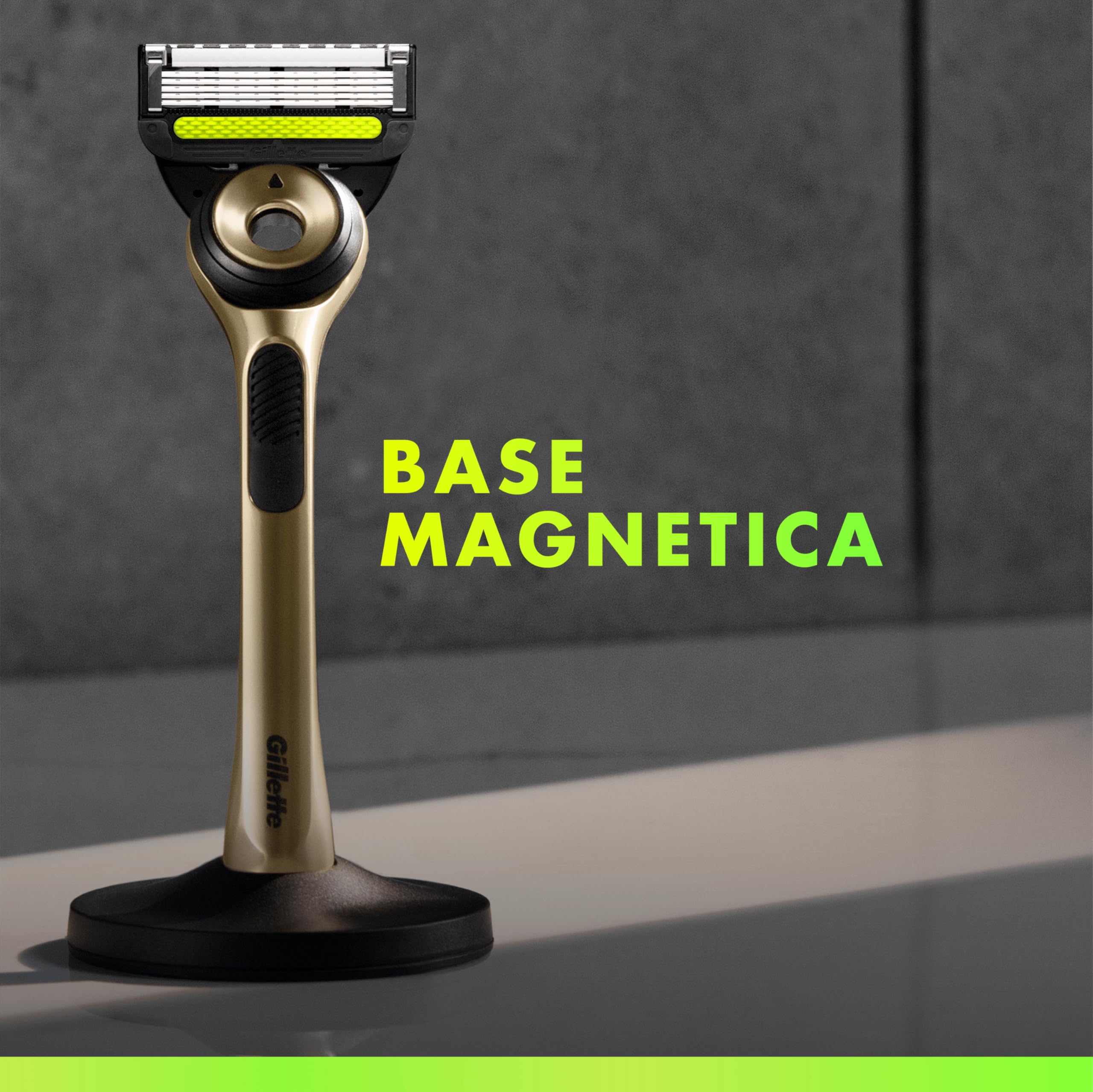 Gillette Labs con Barra Integrata, Rasoio da Uomo, 1 Manico, 5 Lamette di Ricambio, con Base Magnetica, Edizione dei Campioni, Oro, Rasoio Barba, Gillette Labs Lamette di Ricambio