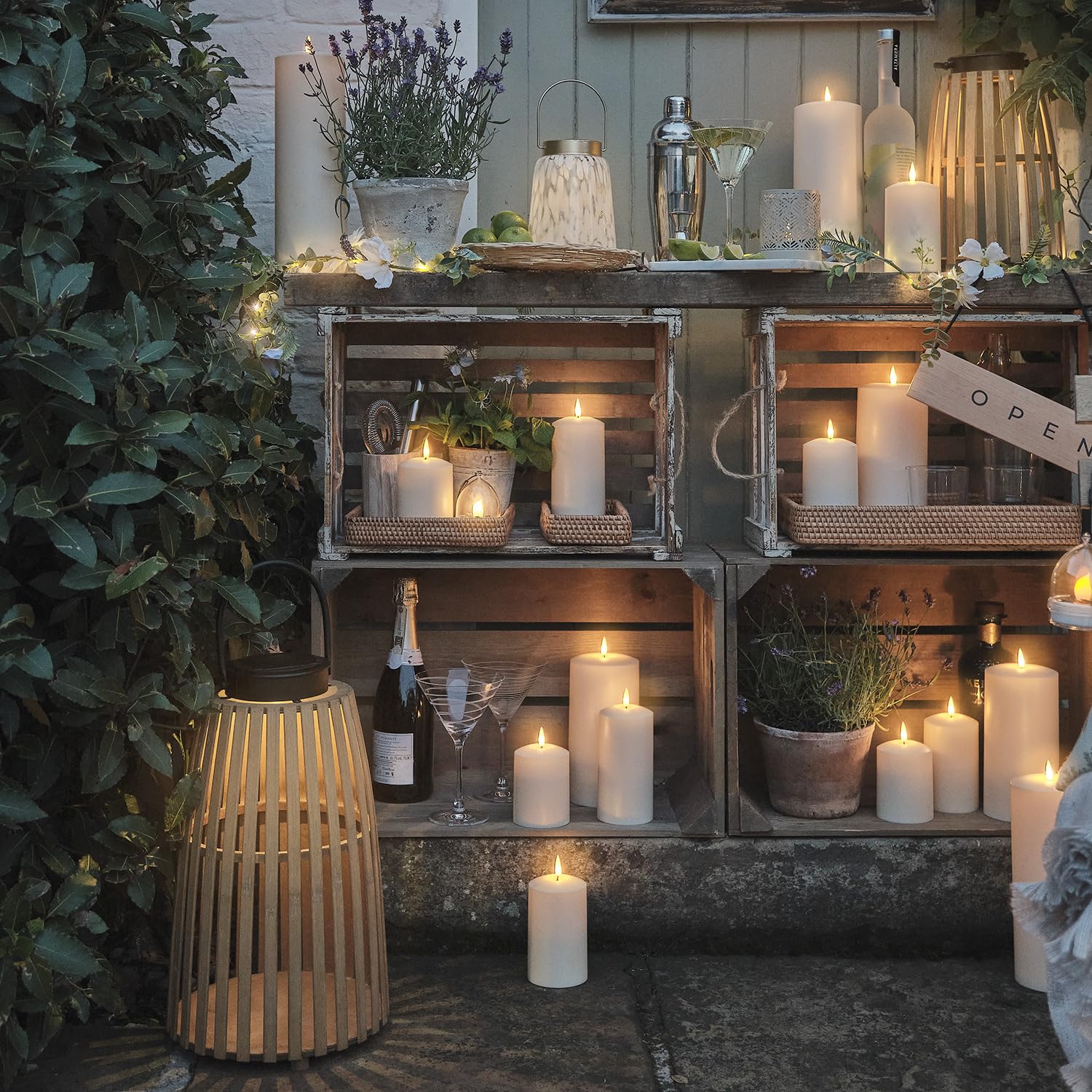 Lights4fun Lanterna solare grande in legno Sol