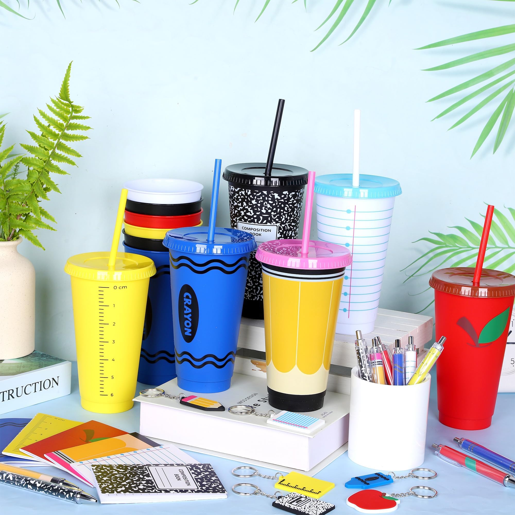 Kochorie Lot de 12 gobelets réutilisables en plastique de 700 ml avec couvercles et pailles, carnets, stylos, porte-clés pour enseignants, cadeaux de Saint-Valentin