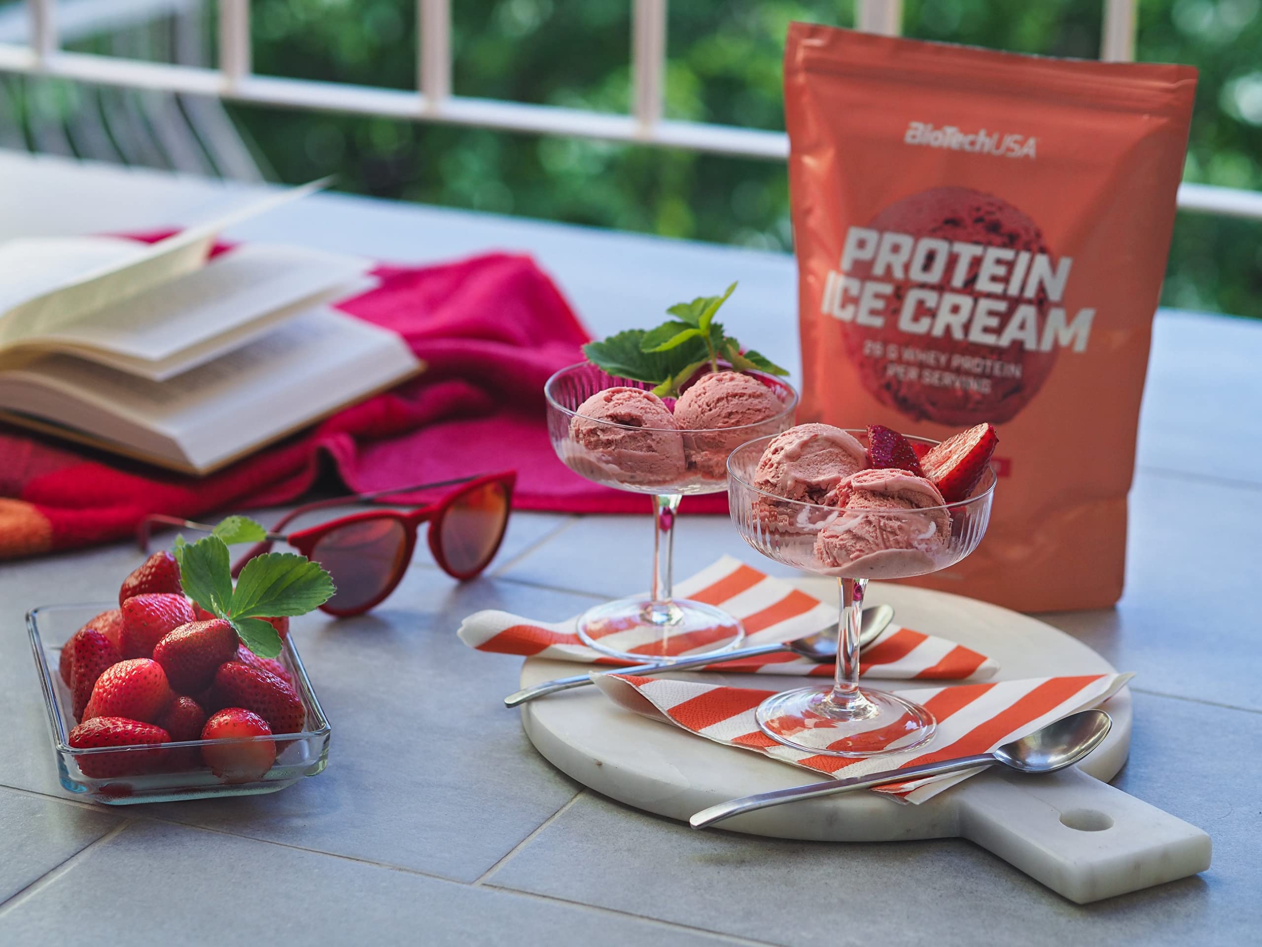 BioTechUSA Protein Ice Cream, Préparation instantanée pour crème glacée enrichie en protéines de lactosérum concentré, 500 g, Fraise