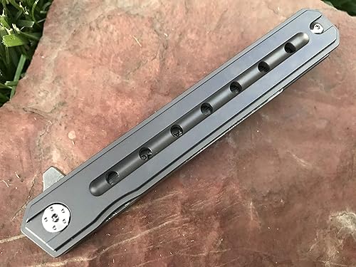 Miniatura 10 de TACTICAL GEARZ Navaja de bolsillo de Damasco para EDC, mango de titanio sólido, 67 hojas de acero Damasco multicapa VG10, incluye funda (Onyx XT BB)