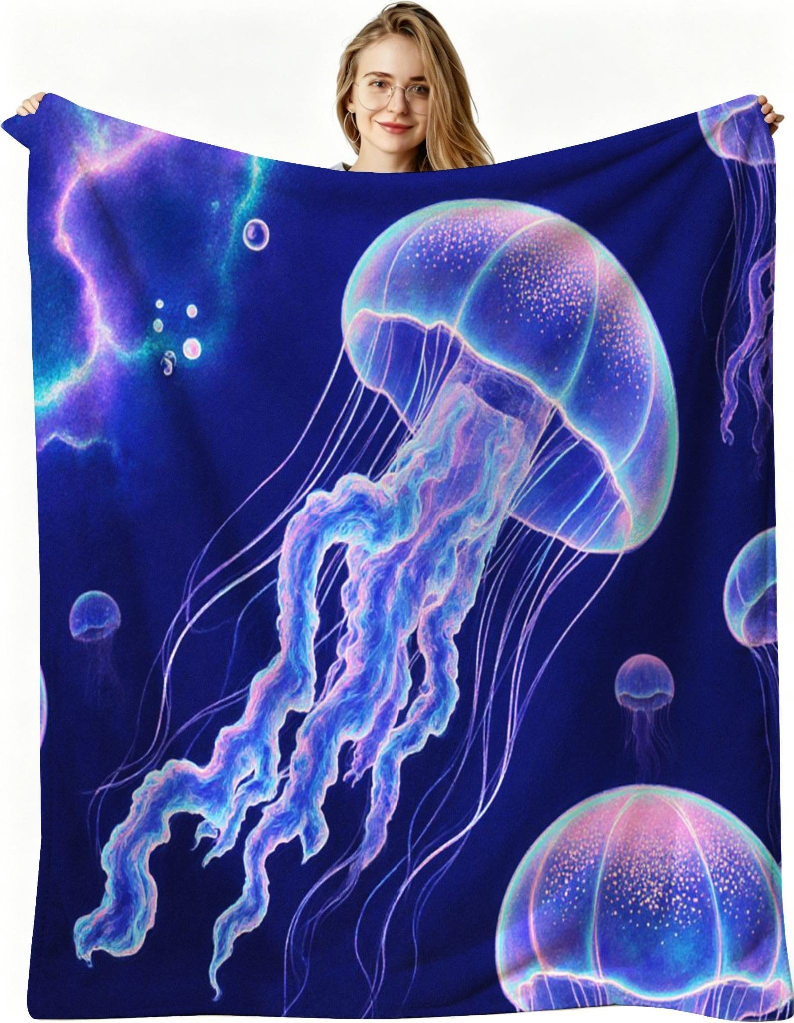 Couverture polaire méduse violette idéale pour réchauffer vos soirées sur le canapé