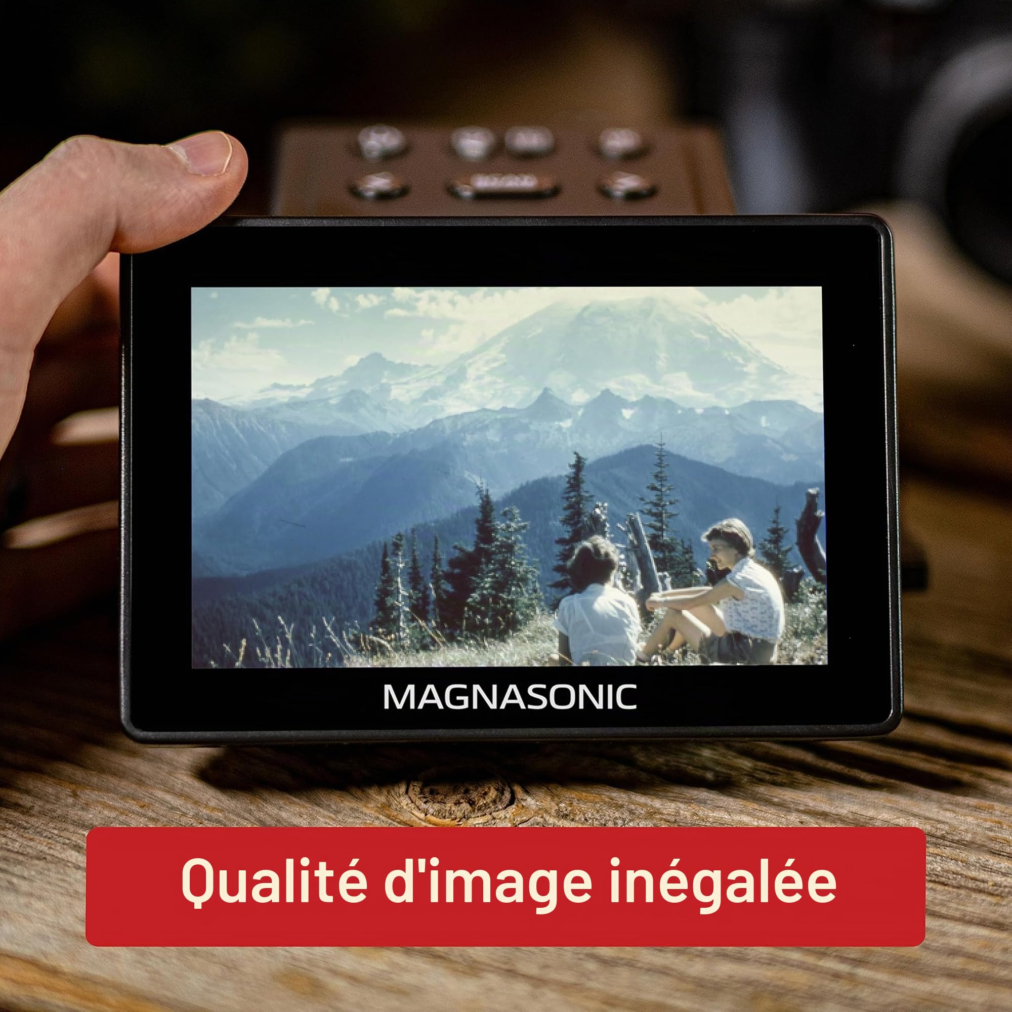 Magnasonic Scanner de Film Tout-en-Un de 25 MP avec Grand écran de 5" et HDMI, convertit Les Films 35 mm/126/110/Super 8 et 135/126/110 Diapositives en Photos numériques, mémoire intégrée
