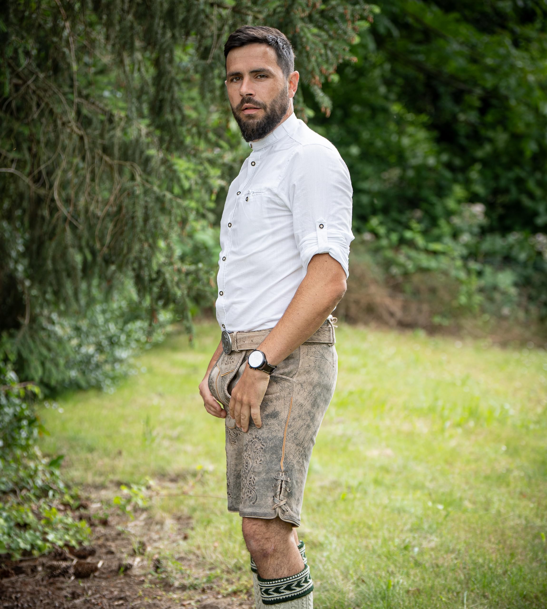 Schöneberger Trachten Couture Herren Lederhose kurz, Original Nubuk-Leder Trachtenhose für Oktoberfest, Trachtenlederhose gespeckt