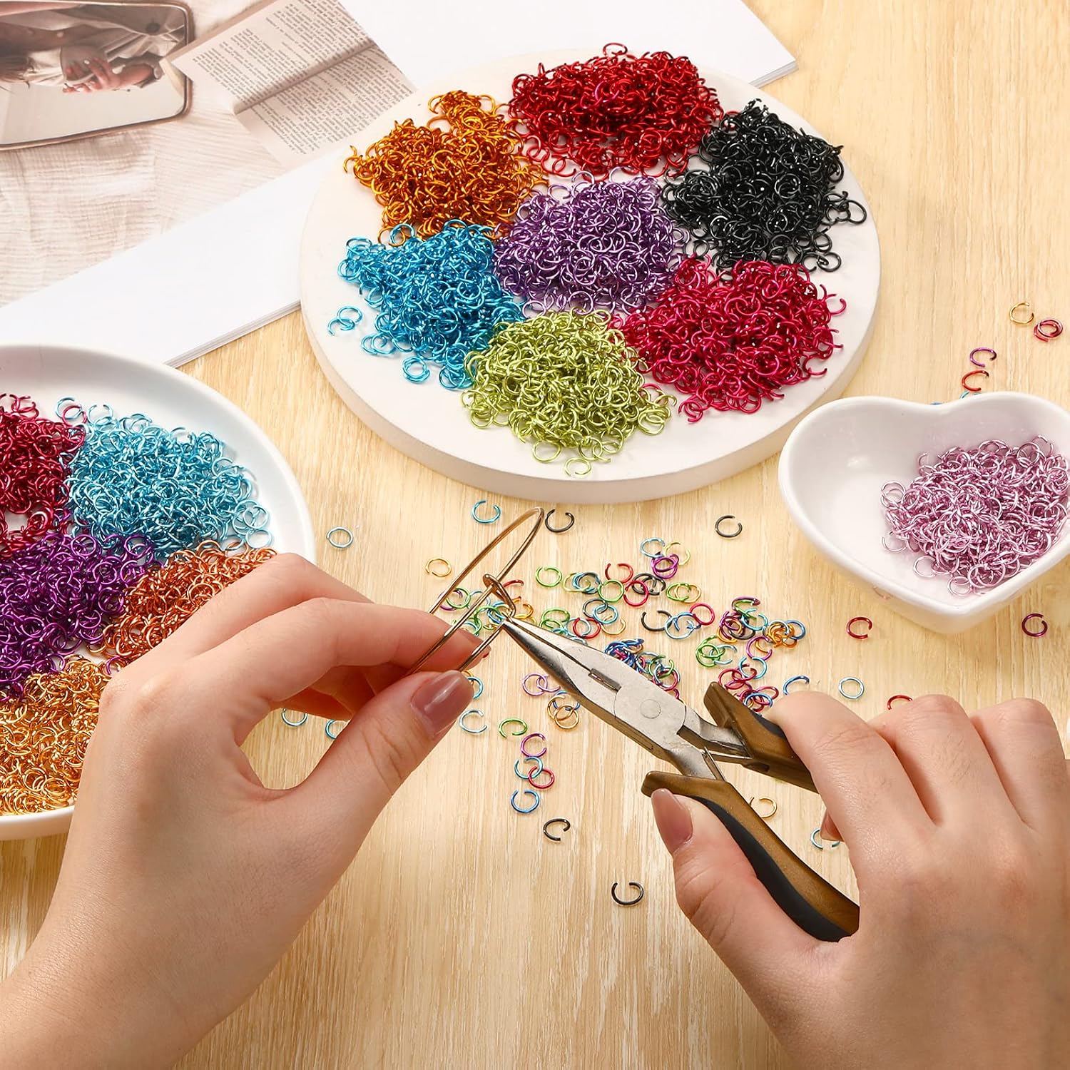 7800 Pieces Chainmail Jump Rings 26 Colors 6mm Open Aluminum Colored Jump Rings for Choker Necklaces Bracelet Jewelry Making DIY Craft