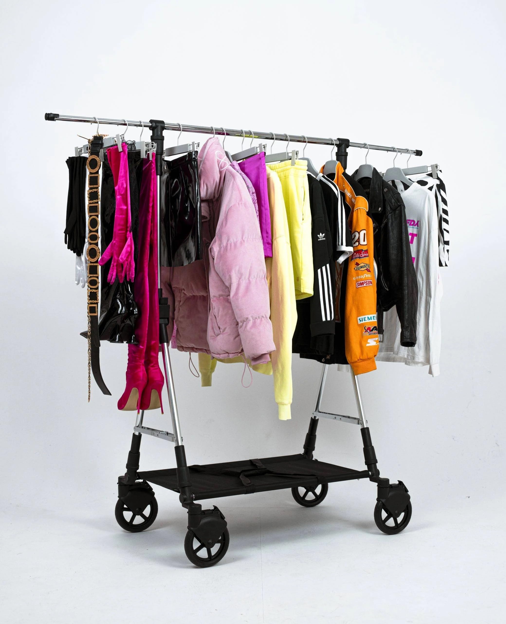Gerso SOOPL® Carrito de Moda Profesional Plegable – Perchero con Ruedas de Goma Ø18 cm, Aluminio y Metal Cromado, Resistente, con Guardabarros, 150 cm Extensible