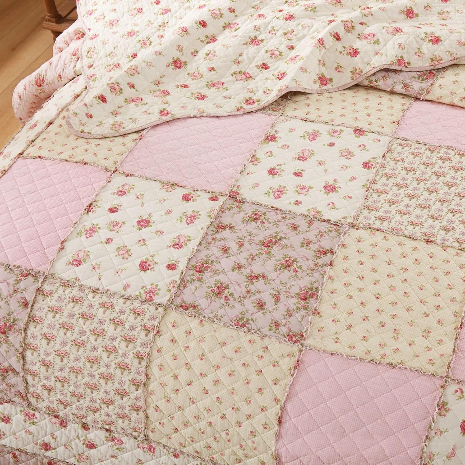 ABREEZE Cottage Patchwork Cotton Floral Bedspread Quilt Set Botanical Floral Quilted Bedspread 3-Piece Quilt Set with Ruffle for All Seasons, Queen Size,Pink