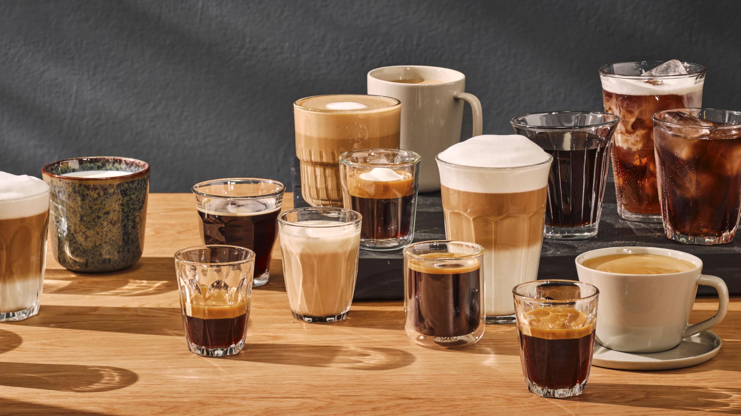 SIEMENS, macchina da caffè a grano tutto automatico, EQ700, schermo iSelect,coffeeeWorld,Cold Brew,Slow Brew,Latte Bricker, Home Connect, Acciaio inossidabile,Bianco,TQ715R03 integral