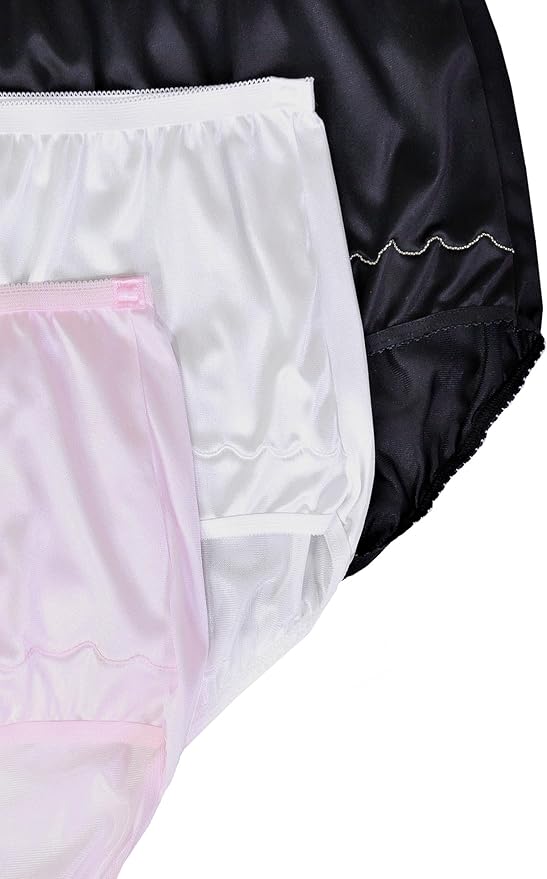 Le Mutandine Delle Belle Donne Con Un Tovagliolo Sanario Su Fondo Lilla Image132714516 - Foto 6