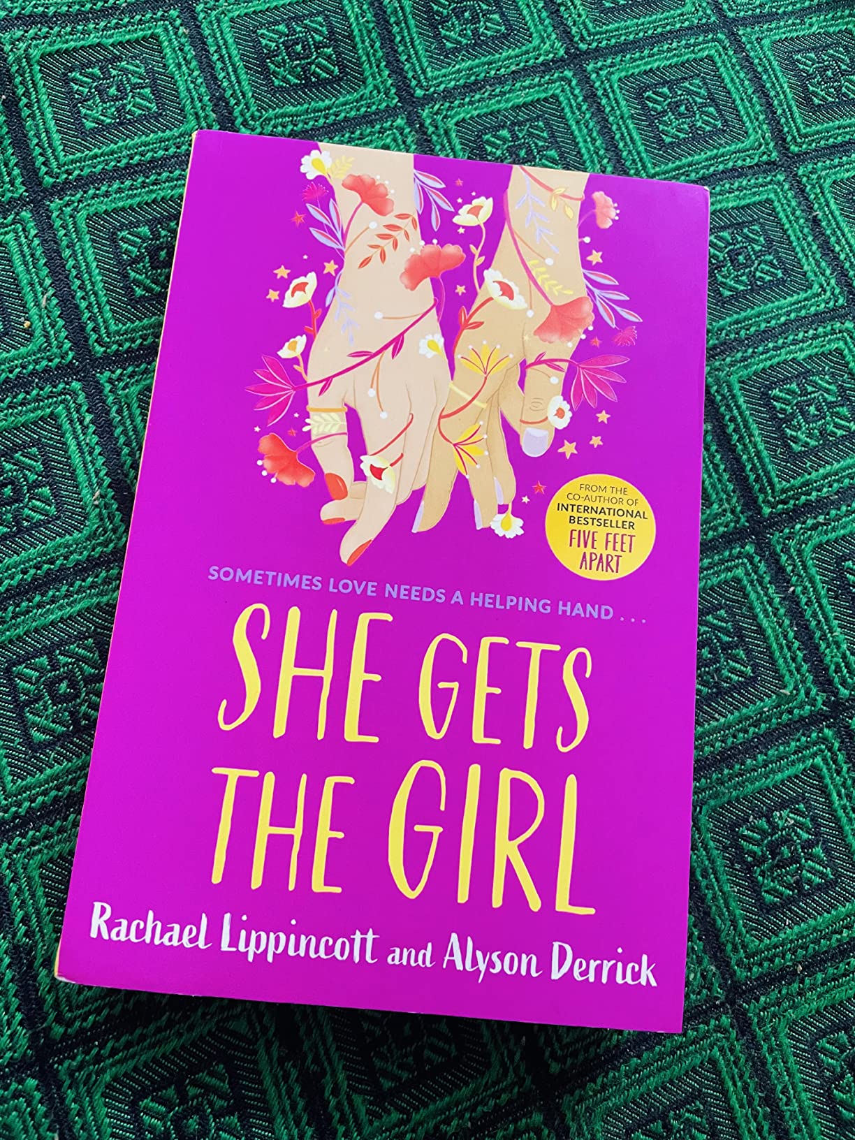 She Gets the Girl : Lippincott, Rachael, Derrick, Alyson: Amazon.in: Books