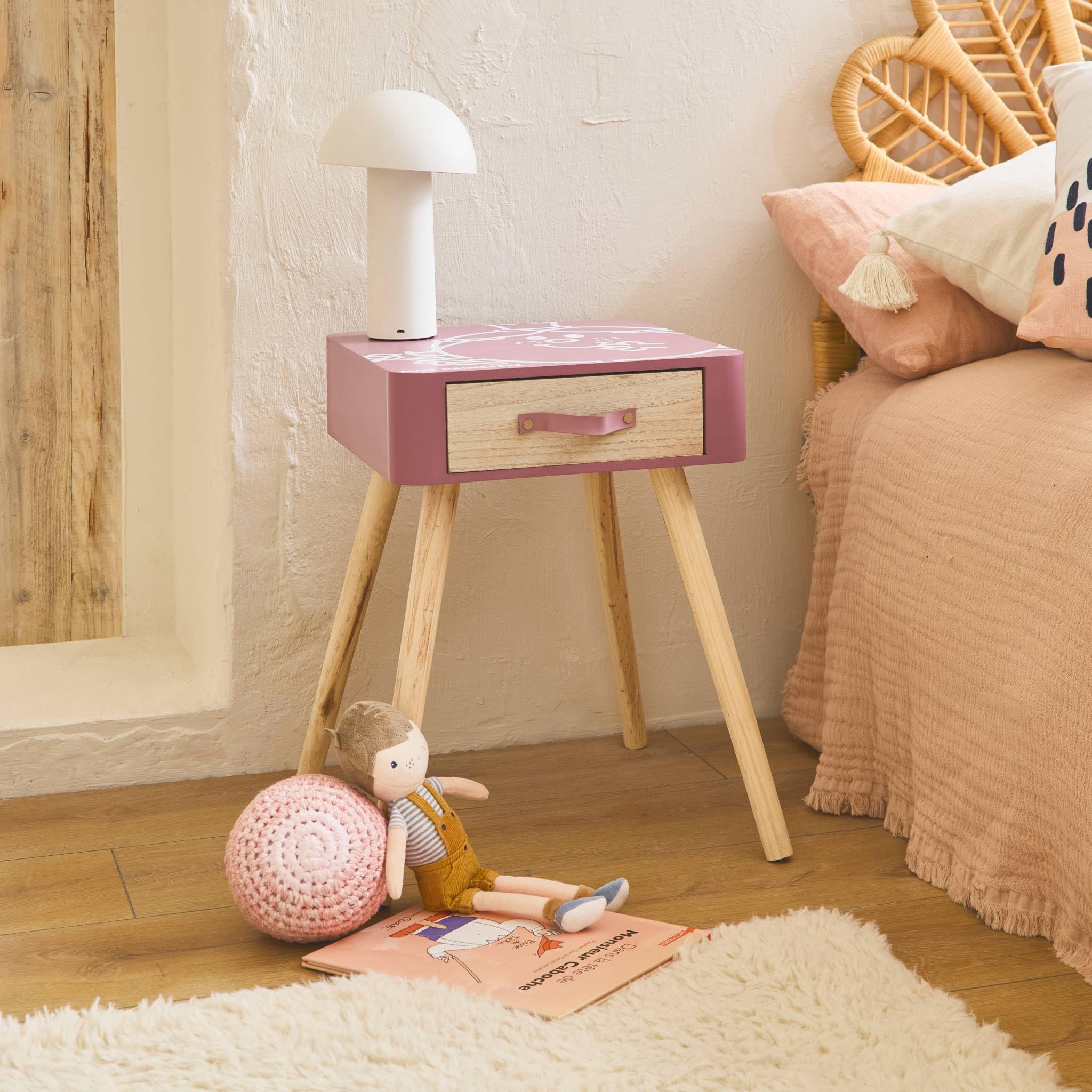 sweeek - Table de Chevet Enfant Collection Monsieur/Madame. Madame Princesse. Rose